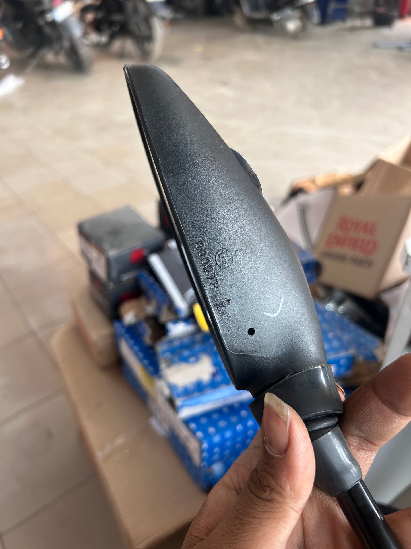 Bajaj DJ221004 Rear-View Mirror Assembly Right (RH) – Genuine OEM for Pulsar 150, Platina 110, CT 125, Boxer CT 150