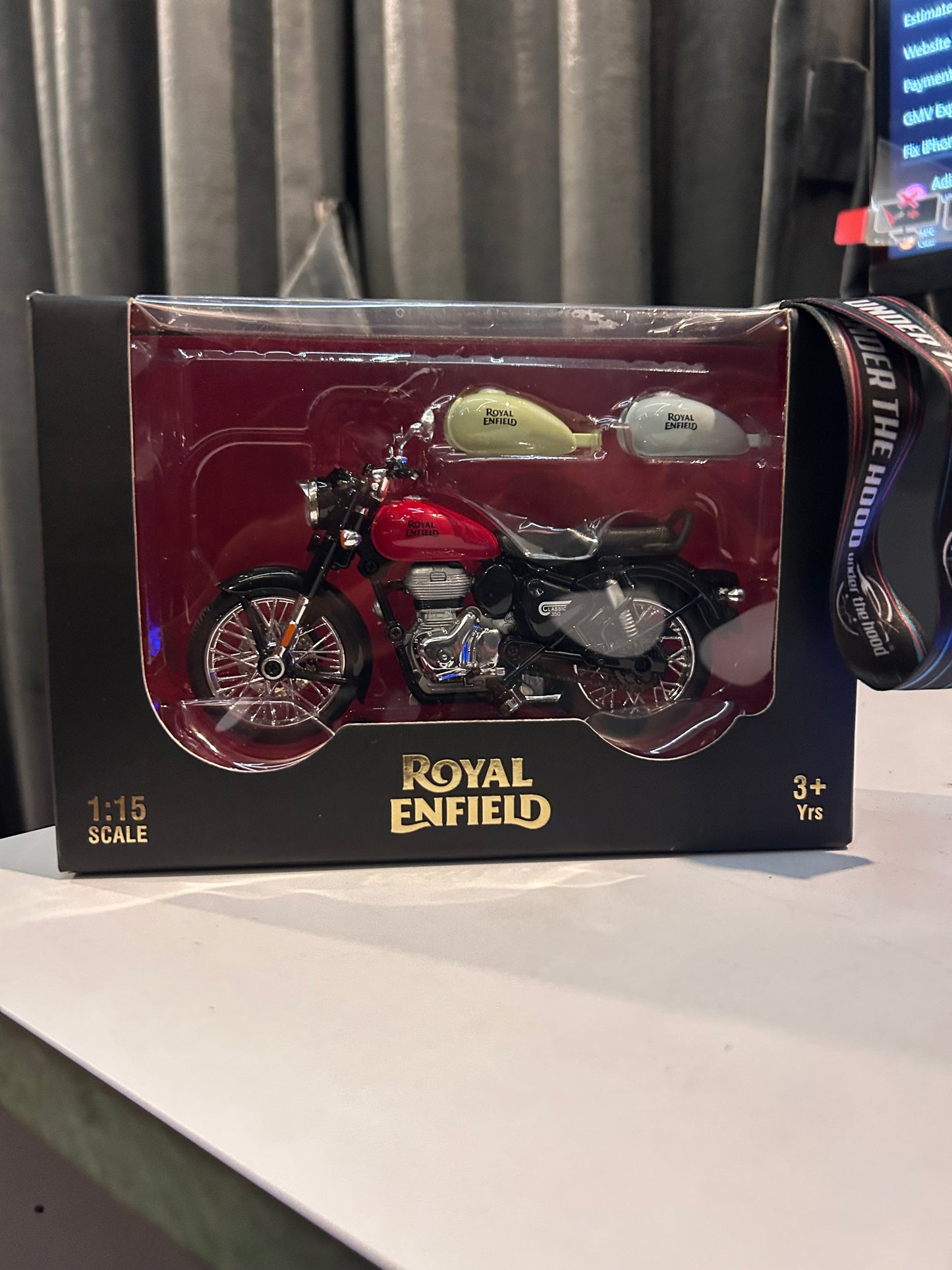 Royal Enfield Classic 350 1:15 Scale Model Bike Toy – Pull Back, Interchangeable Tanks, Single & Dual Seat Modes