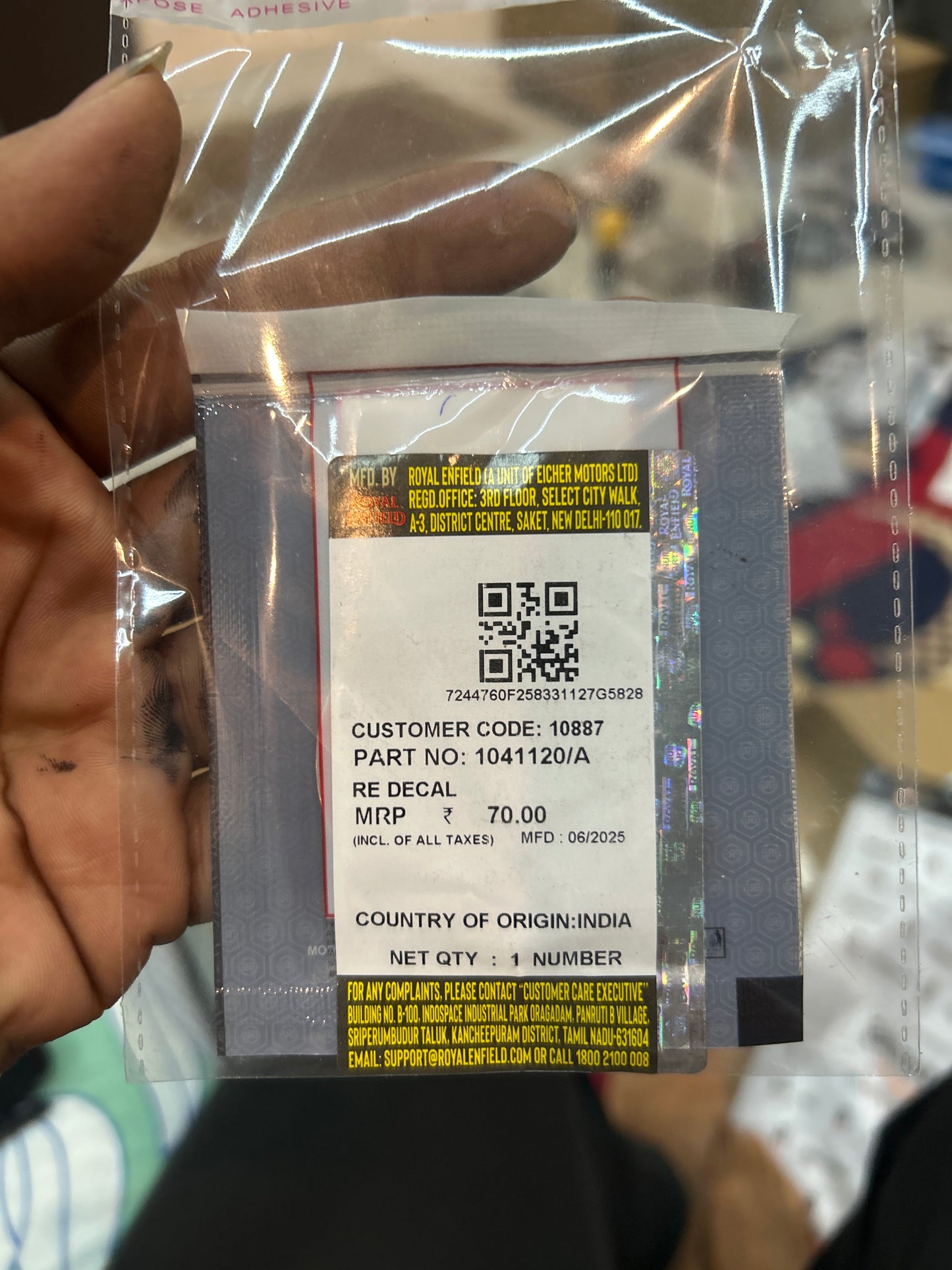 Royal Enfield 1041120/A – Tank Decal Badge (Green-Gold, “Made Like a Gun”) – Classic 350 BS4