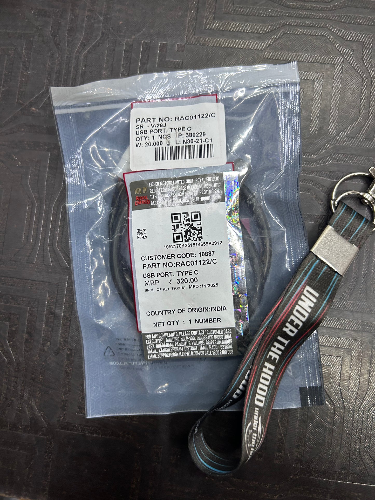 Royal Enfield RAC01122/C – USB Port Type-C – Genuine Handlebar Mobile Charging Socket