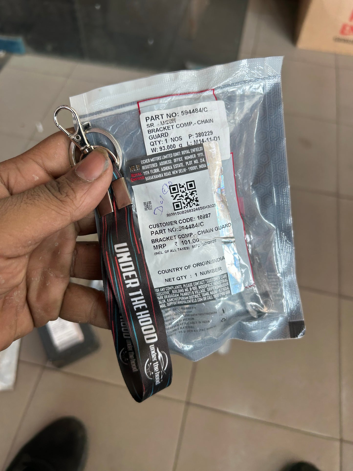 594484 – Bracket Comp., Chain Guard for Bullet 500 Euro IV / Bullet EFI 500 Disc (export), Thunderbird 350 NTB (India) & other NTB swingarm-chain guard setups – Genuine Royal Enfield