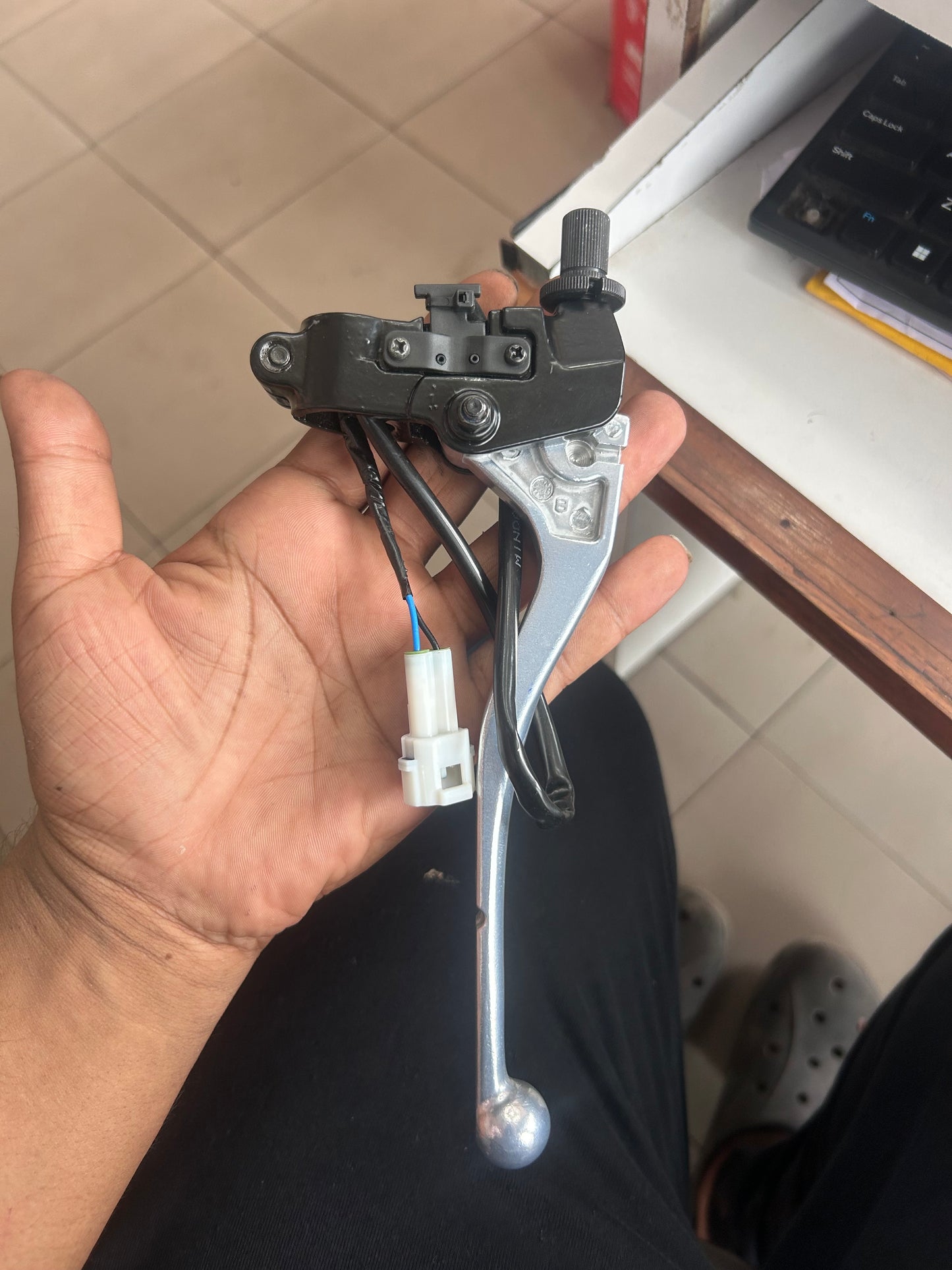 Royal Enfield 148257 Clutch Lever Holder with Switch – Genuine Part for Interceptor 650 / Continental GT 650