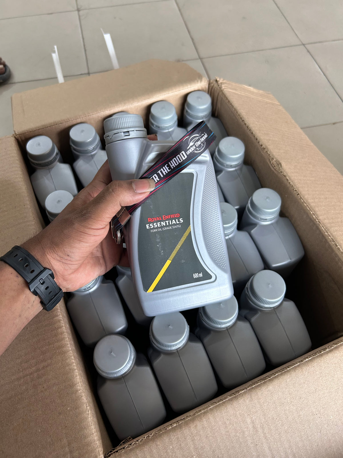 Royal Enfield 3600073 – SS-47G Front Fork Oil (Sherpa 450 & 650 Twin USD Forks – Himalayan 450 / Guerrilla 450 / Super Meteor 650 / Shotgun 650 / Bear 650)