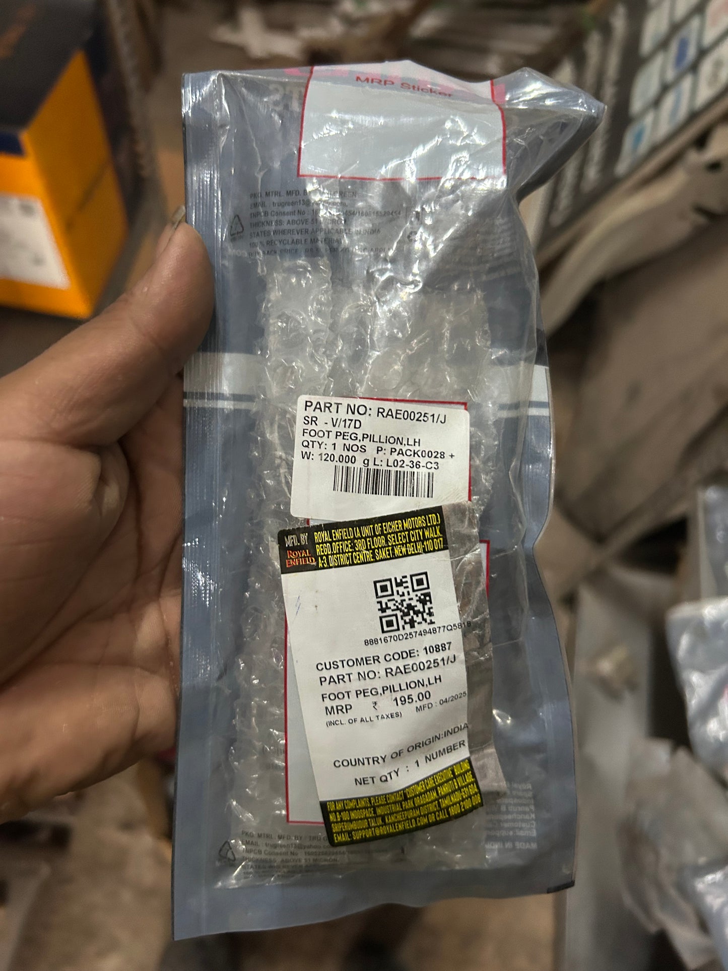 Royal Enfield RAE00251/J – Left-Hand Pillion Foot Peg – Genuine OEM for Hunter 350, Himalayan 450, Bear 650