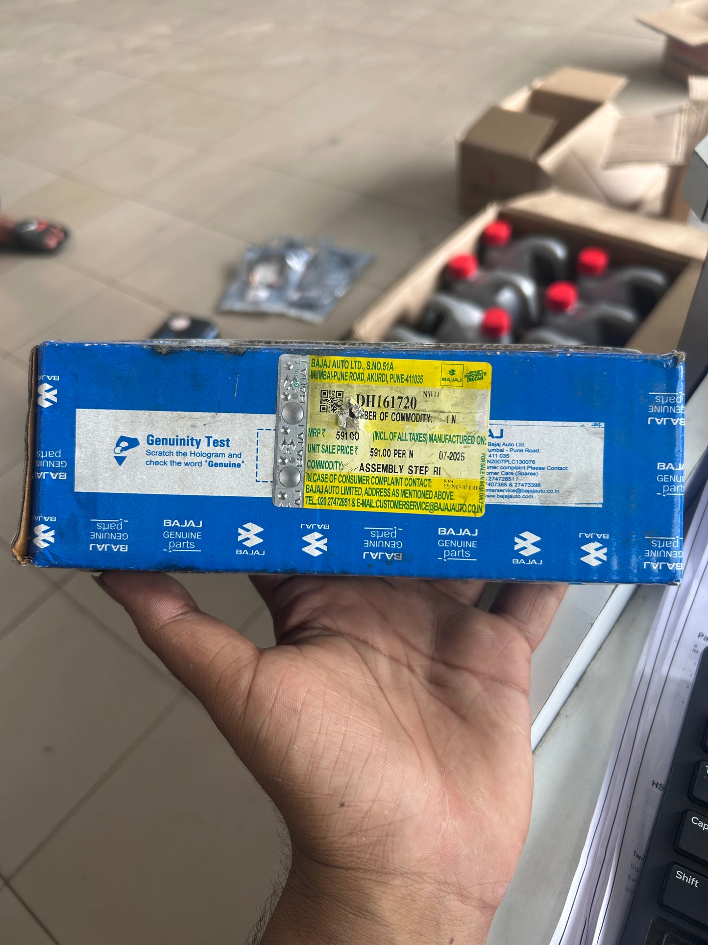 BAJAJ DH161720 ASSEMBLY STEP RH FOOTREST FOR PULSAR 125 BS6 RIGHT