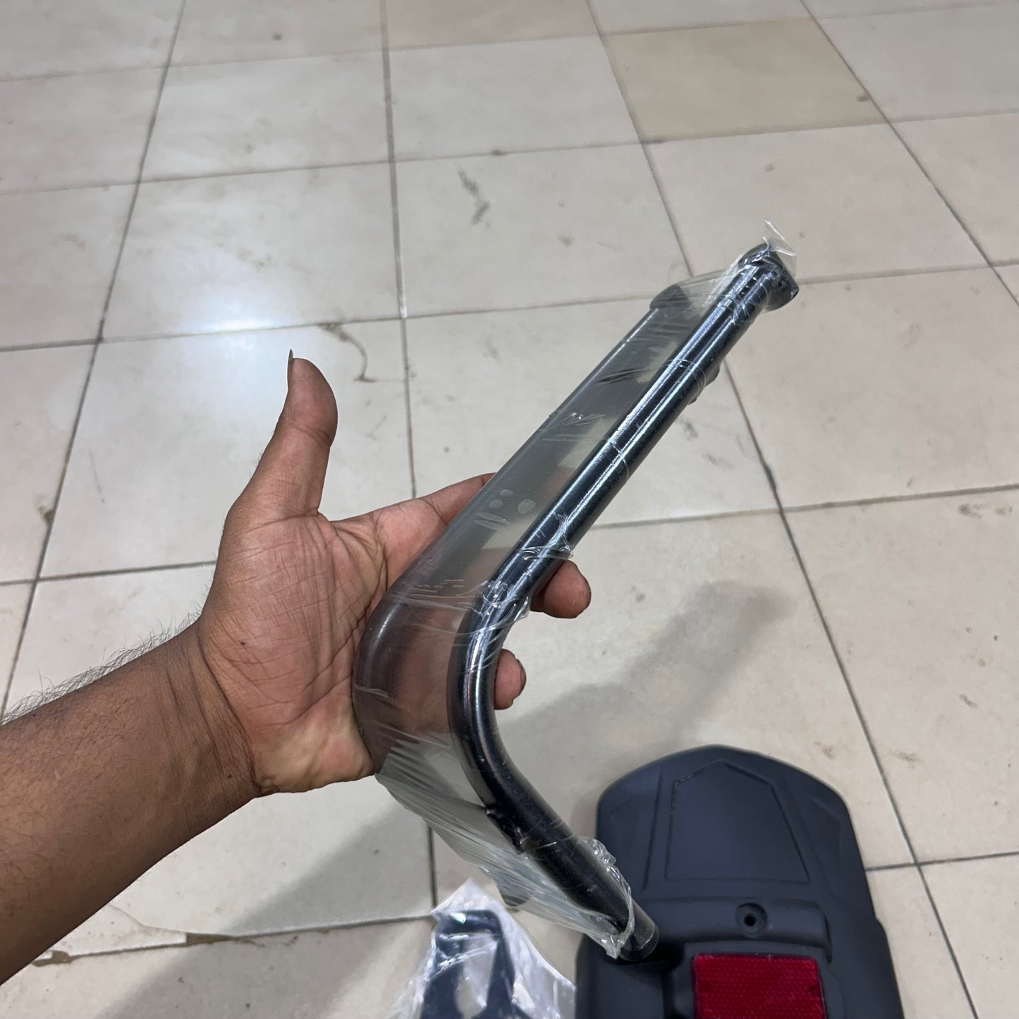 Universal Tyre Hugger with Reflectors – Rear Mudguard Splash Guard for Bikes (Black)