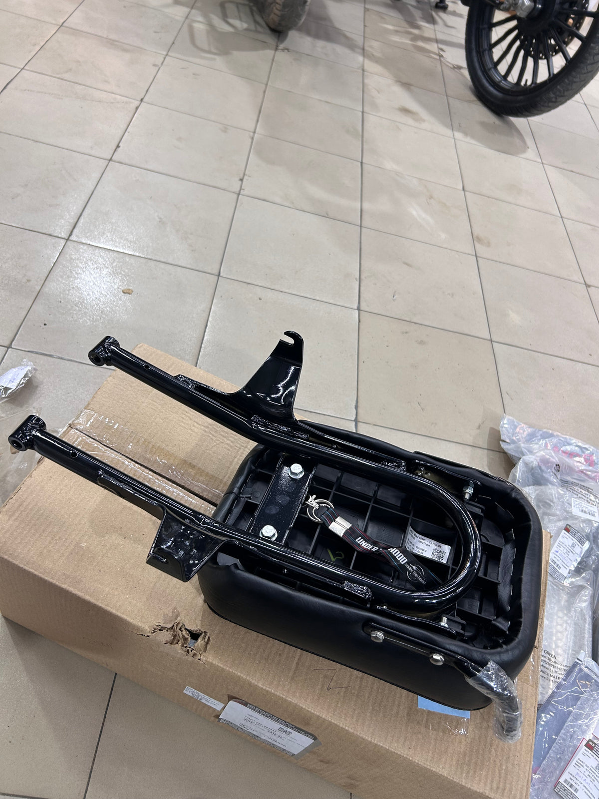 Genuine Royal Enfield Classic 350 UCE / Classic 500 EFI C5 Black Pillion Passenger Seat Sub-Assembly – 597447