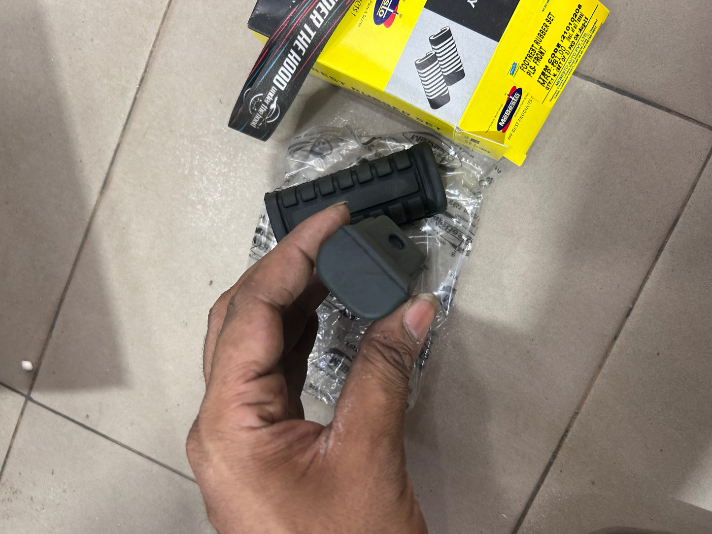 MeBesto 121010208 Front Footrest Rubber Set for Bajaj Pulsar 125 BS6