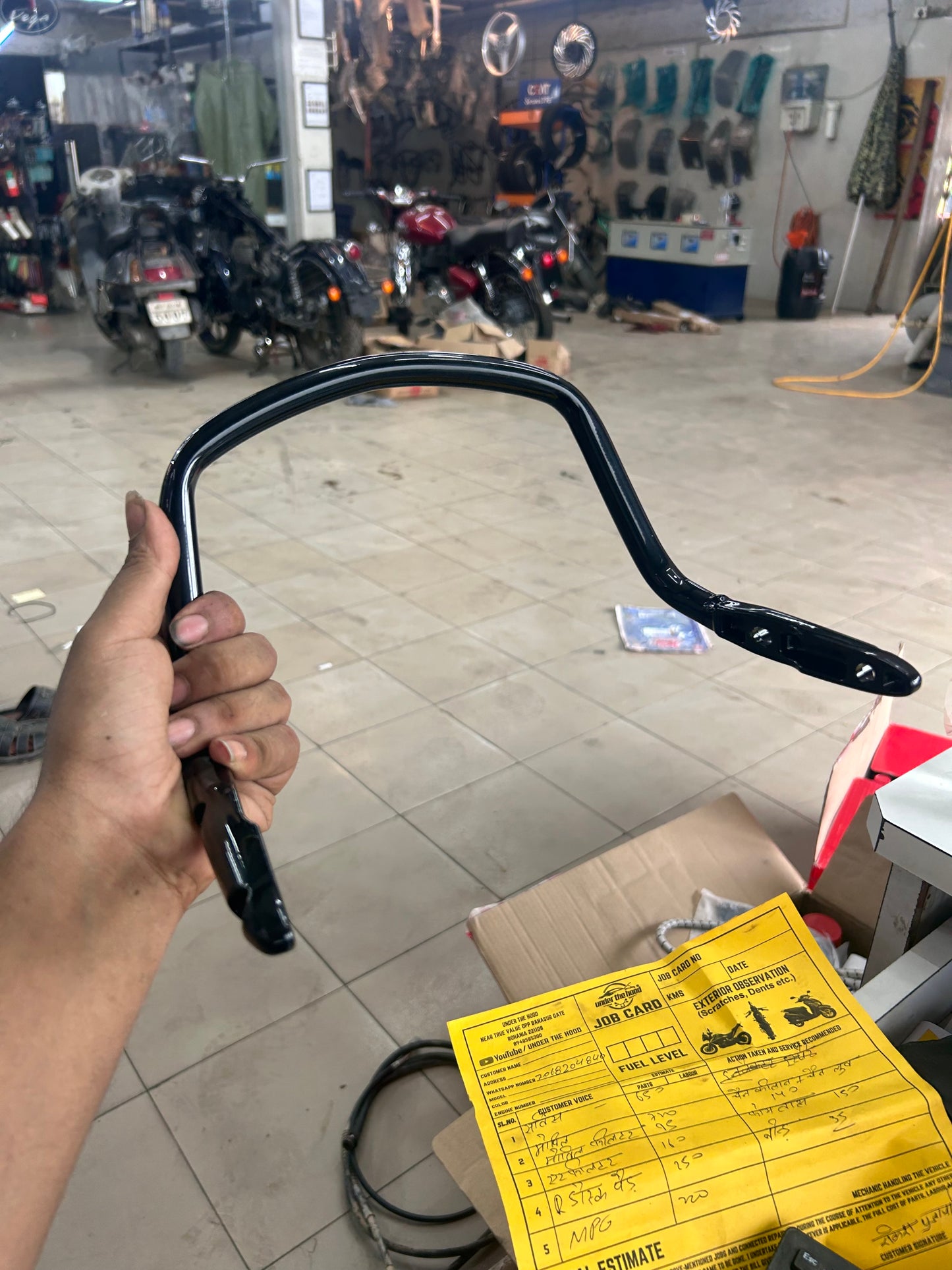 Royal Enfield RAU00401/B – Glossy Black Grab Rail Assembly for Classic 350 Reborn
