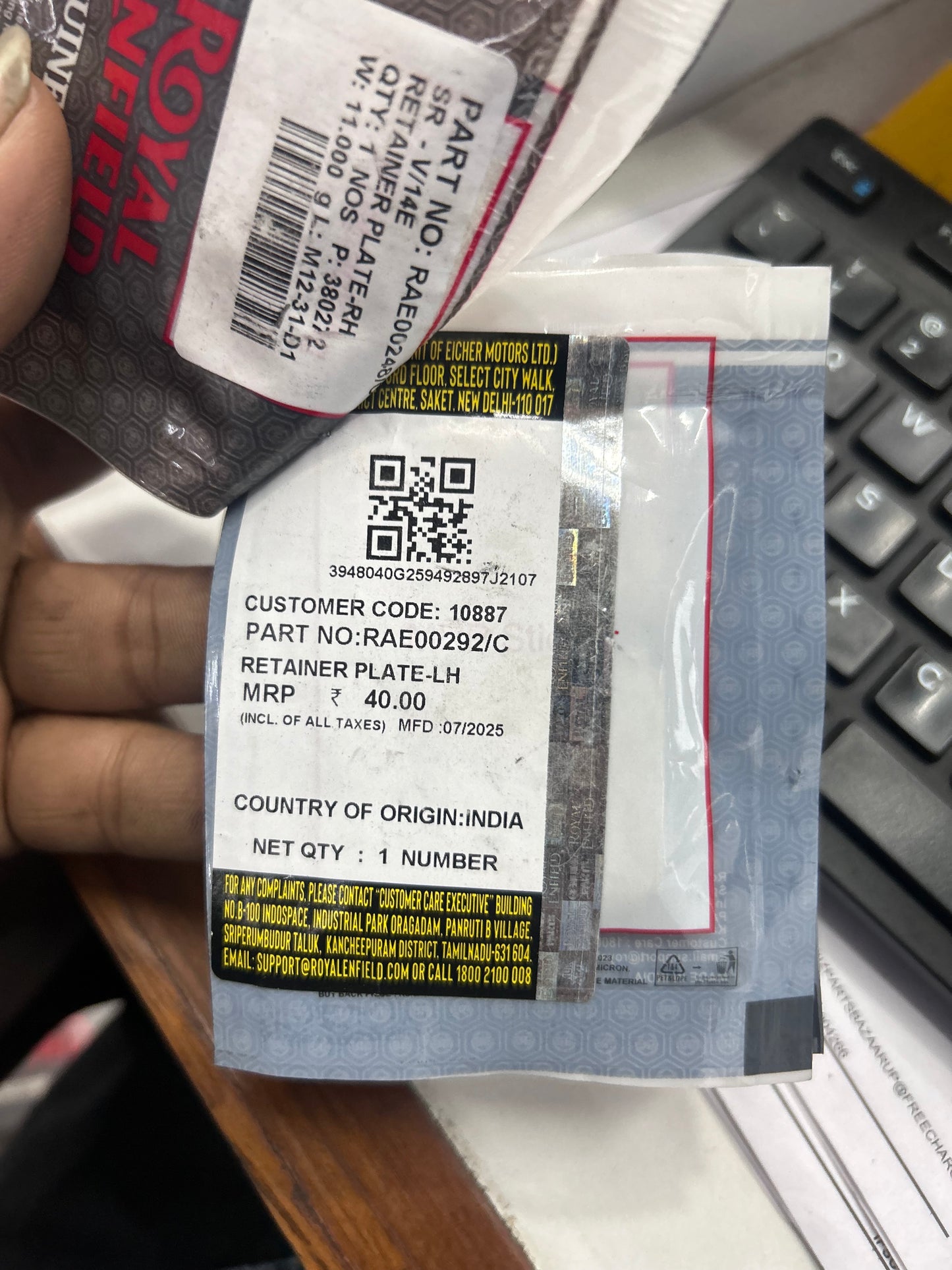 Royal Enfield RAE00292/C & RAE00248/C – LH & RH Retainer Plates for Footrest Assembly (Hunter 350, Guerrilla 450 – OEM Fit)