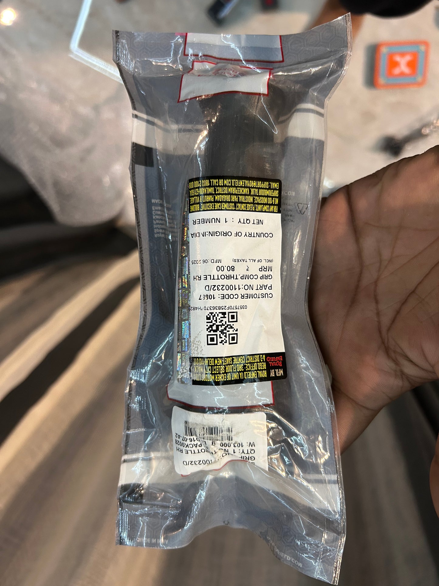 Royal Enfield Grip Comp. Throttle RH – 1100232/D – Genuine OEM for Classic 350, Meteor 350, Hunter 350 (J-Series, Euro V)