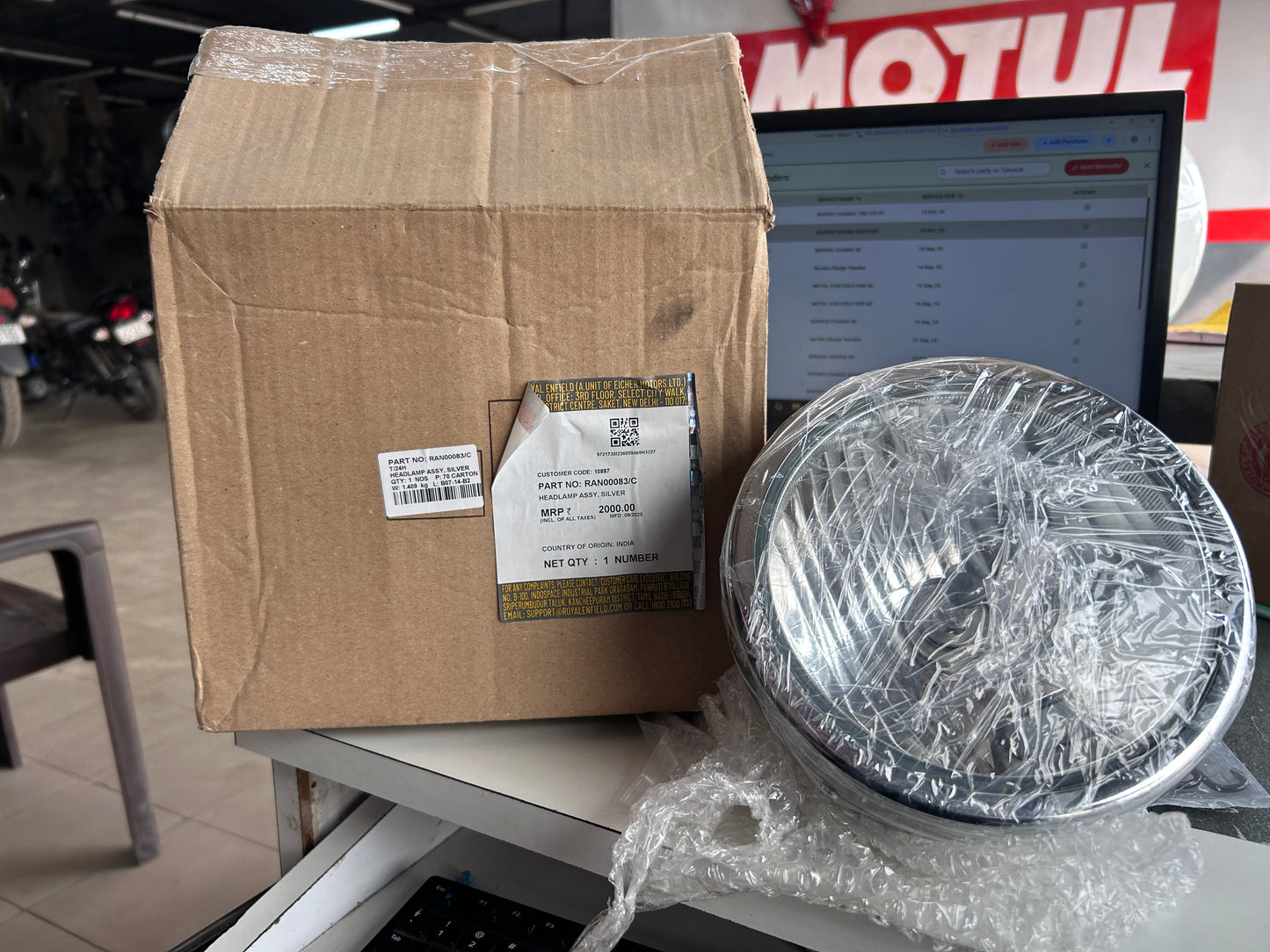 Royal Enfield RAN00083 / RAN00083/C – Headlamp Assembly Silver (7" Halogen) for Interceptor 650 & Continental GT 650 – Genuine OEM