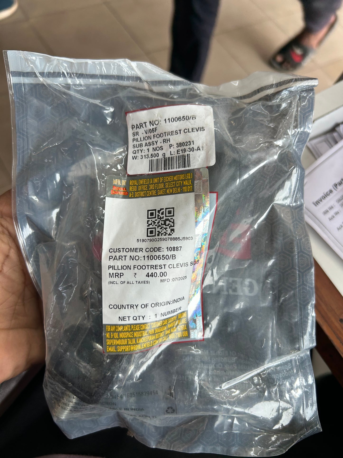 Royal Enfield 1100650/B – RH Pillion Footrest Clevis Sub Assembly | Complete OEM Rear Footpeg – Classic Reborn, Meteor 350