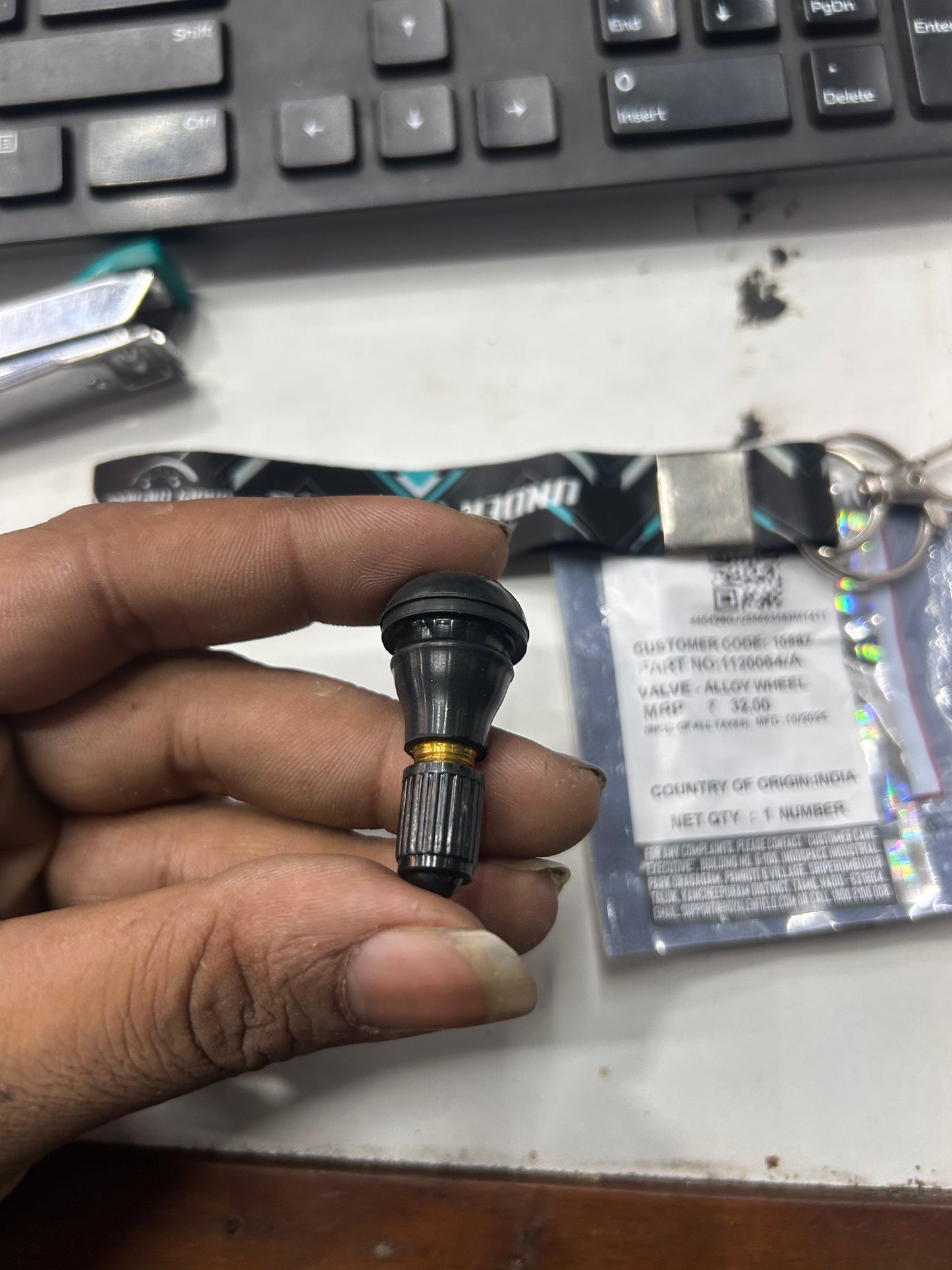 Royal Enfield Valve – Alloy Wheel, Tubeless Tyre (1120064/A) for Classic 350 Reborn, Meteor 350, Hunter 350 (J-Series, BS6/Euro 5) – Genuine OEM