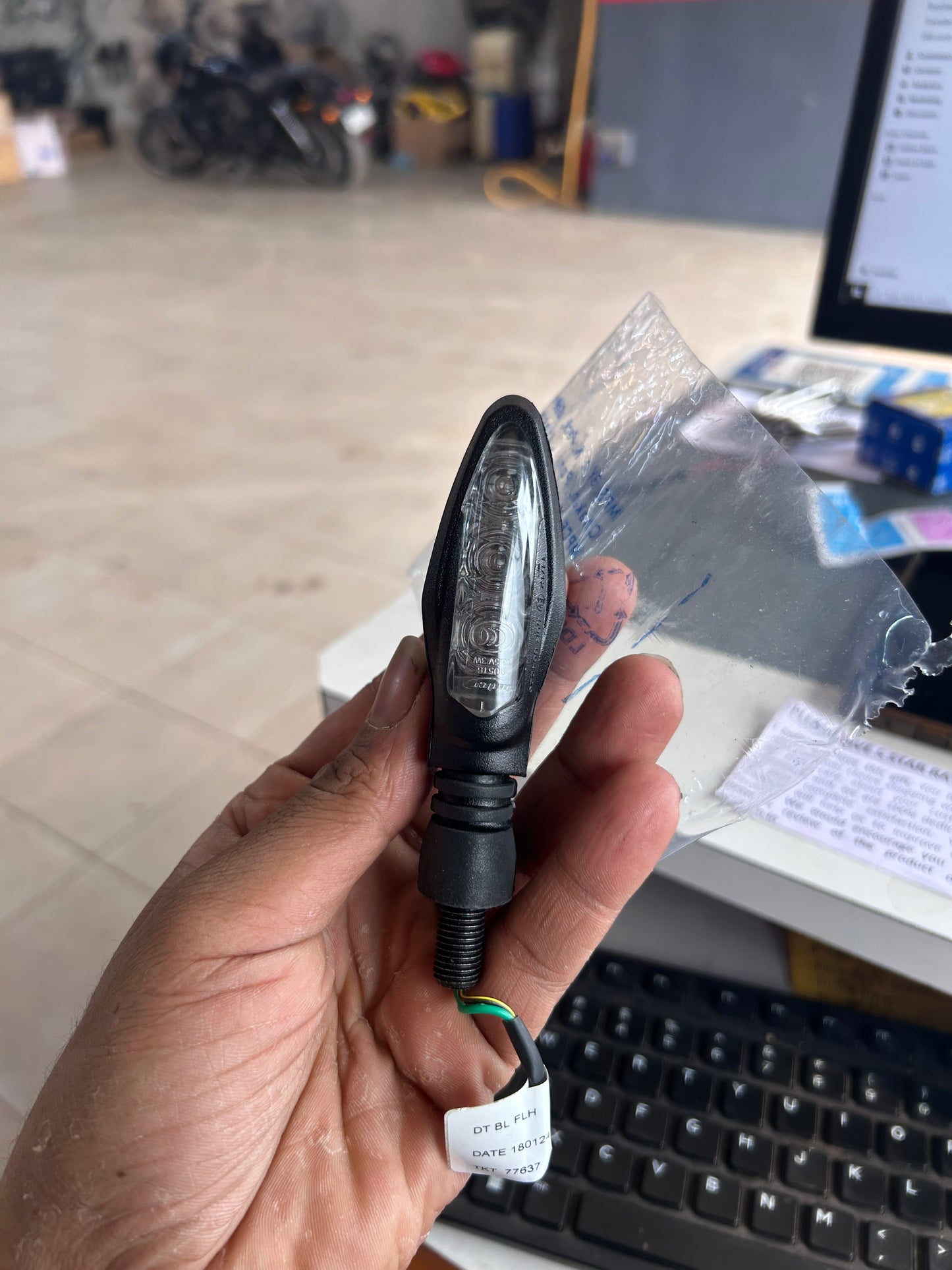 Bajaj DT401002 Front Indicator Assembly (LH/RH) – Genuine OEM for Pulsar RS200 (2014–2018) & Dominar 400, Rouser RS200