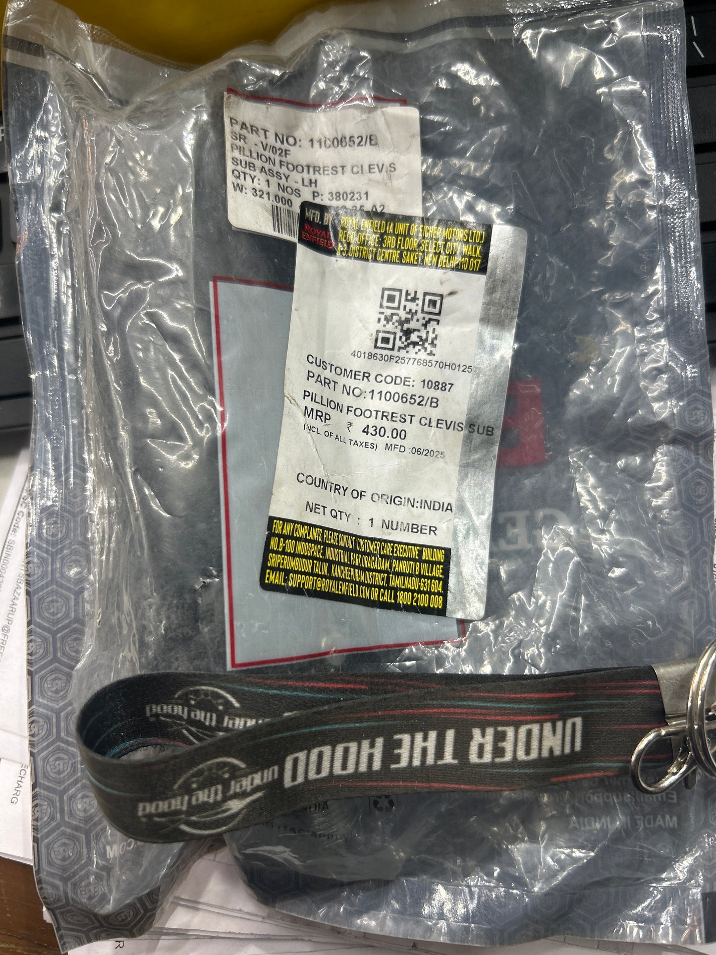 Royal Enfield 1100652/B – LH Pillion Footrest Clevis Sub Assembly | Complete OEM Rear Footpeg – Classic Reborn, Meteor 350