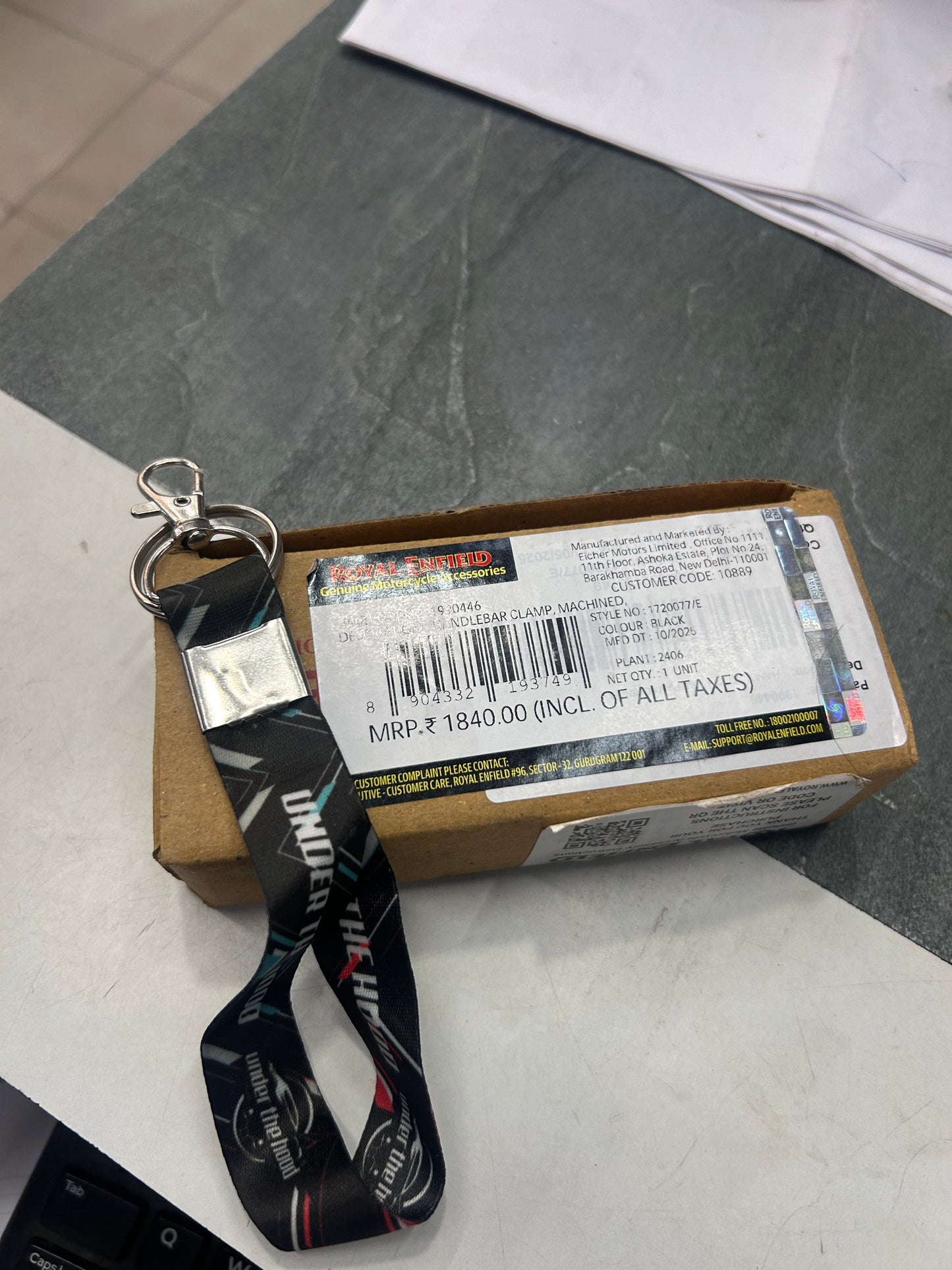 Royal Enfield Black Handlebar Clamp / Upper Riser Kit 1990446 — OEM for Interceptor 650