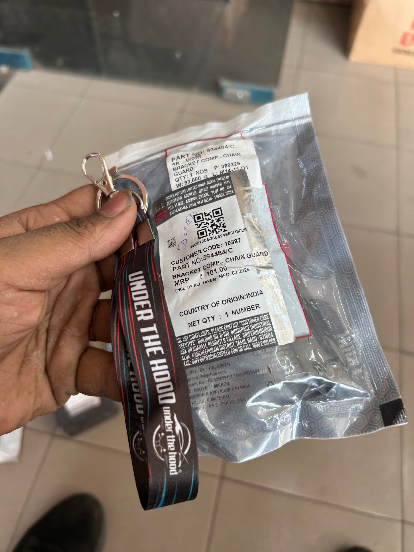 594484 – Bracket Comp., Chain Guard for Bullet 500 Euro IV / Bullet EFI 500 Disc (export), Thunderbird 350 NTB (India) & other NTB swingarm-chain guard setups – Genuine Royal Enfield