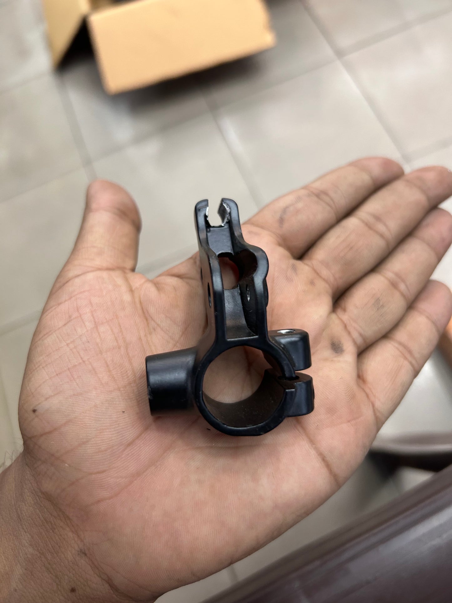 Royal Enfield Front Brake Lever Bracket (143348) – OEM for Drum Brake Models (Bullet, Classic, Electra, Machismo, Deluxe & Campus)