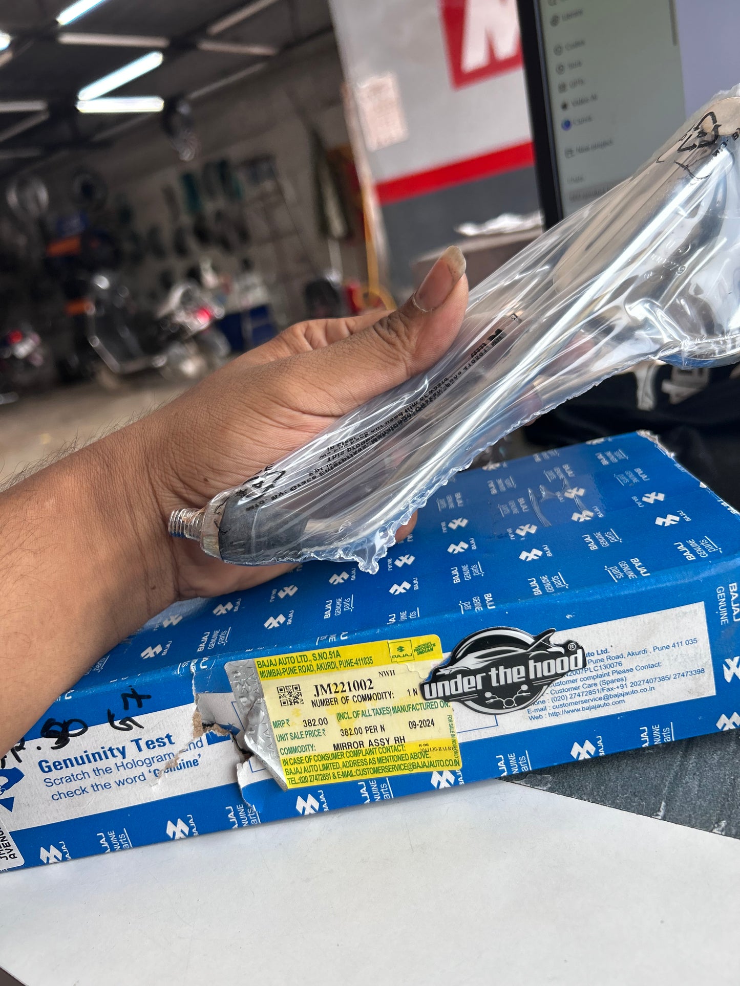 Bajaj JM221002 Rear-View Mirror Assembly Right (RH) – Genuine OEM for Avenger 220