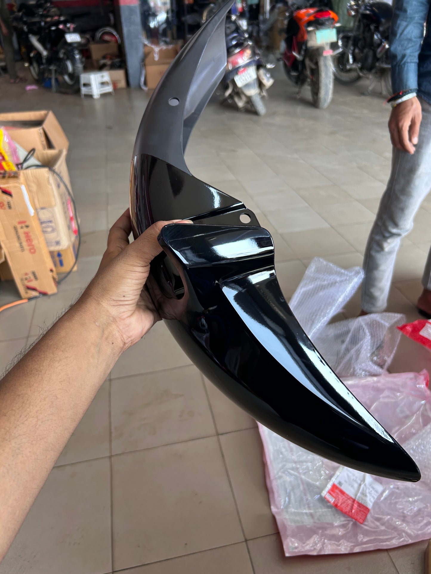 Hero Front Fender / Mudguard – Black (NH-1) | Genuine OEM Part 61100KTCA20ZAS – For Super Splendor & Compatible Models