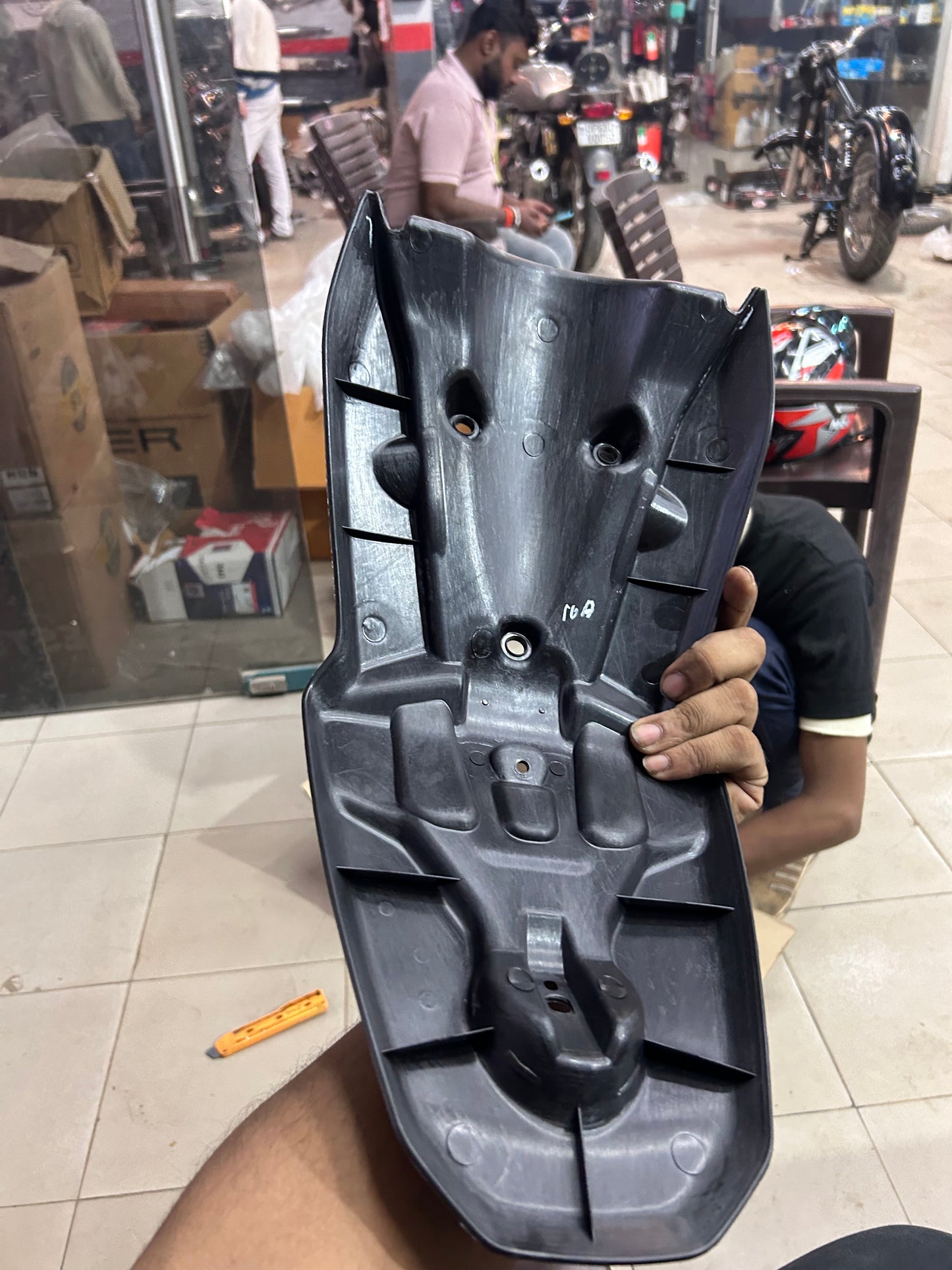 Royal Enfield KXA00494 – Black Rear Mudguard Extender for Guerrilla 450 – Genuine GMA Accessory