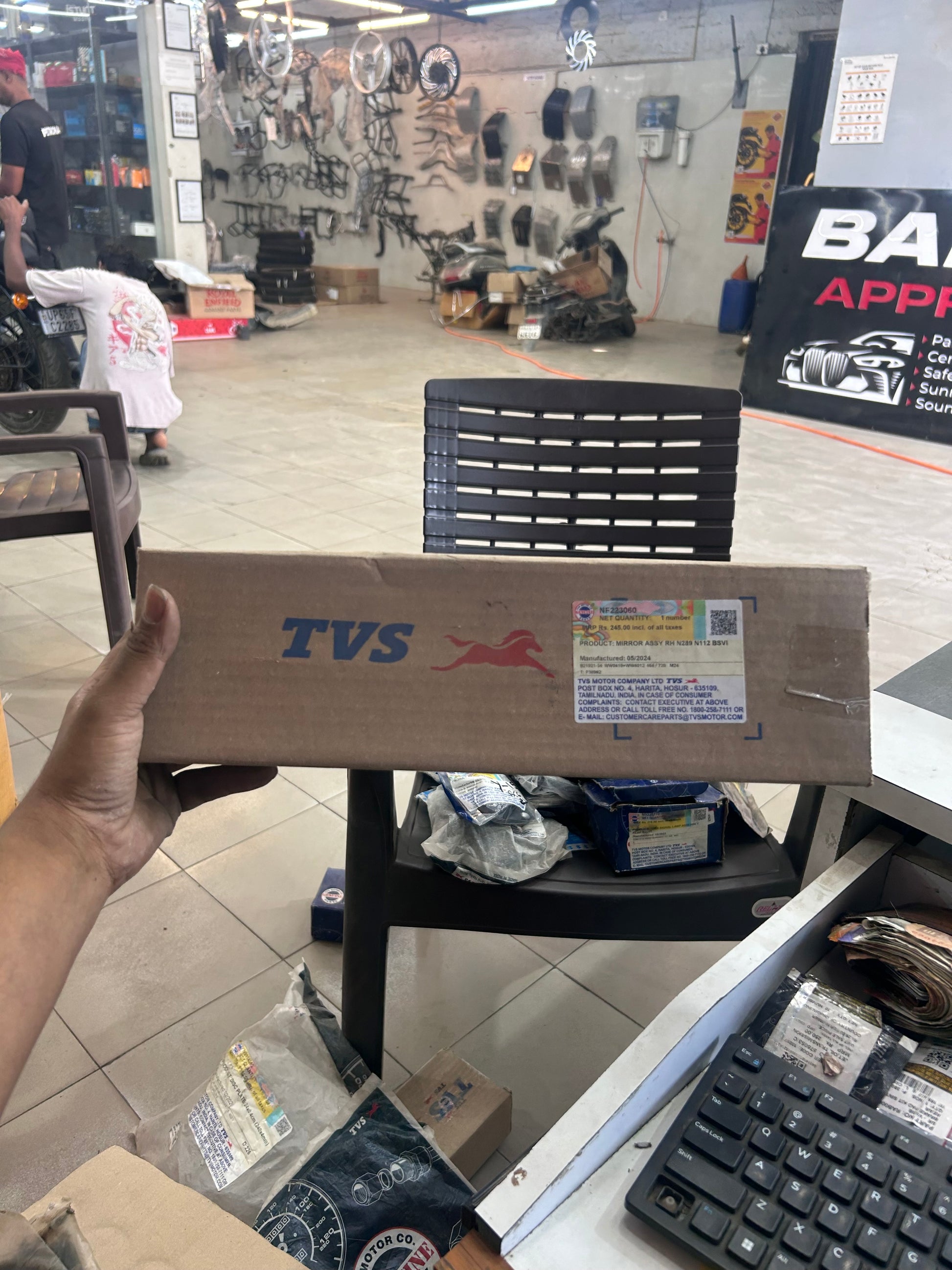 TVS NF223060 – Genuine Right-Hand Mirror Assembly for Apache RTR