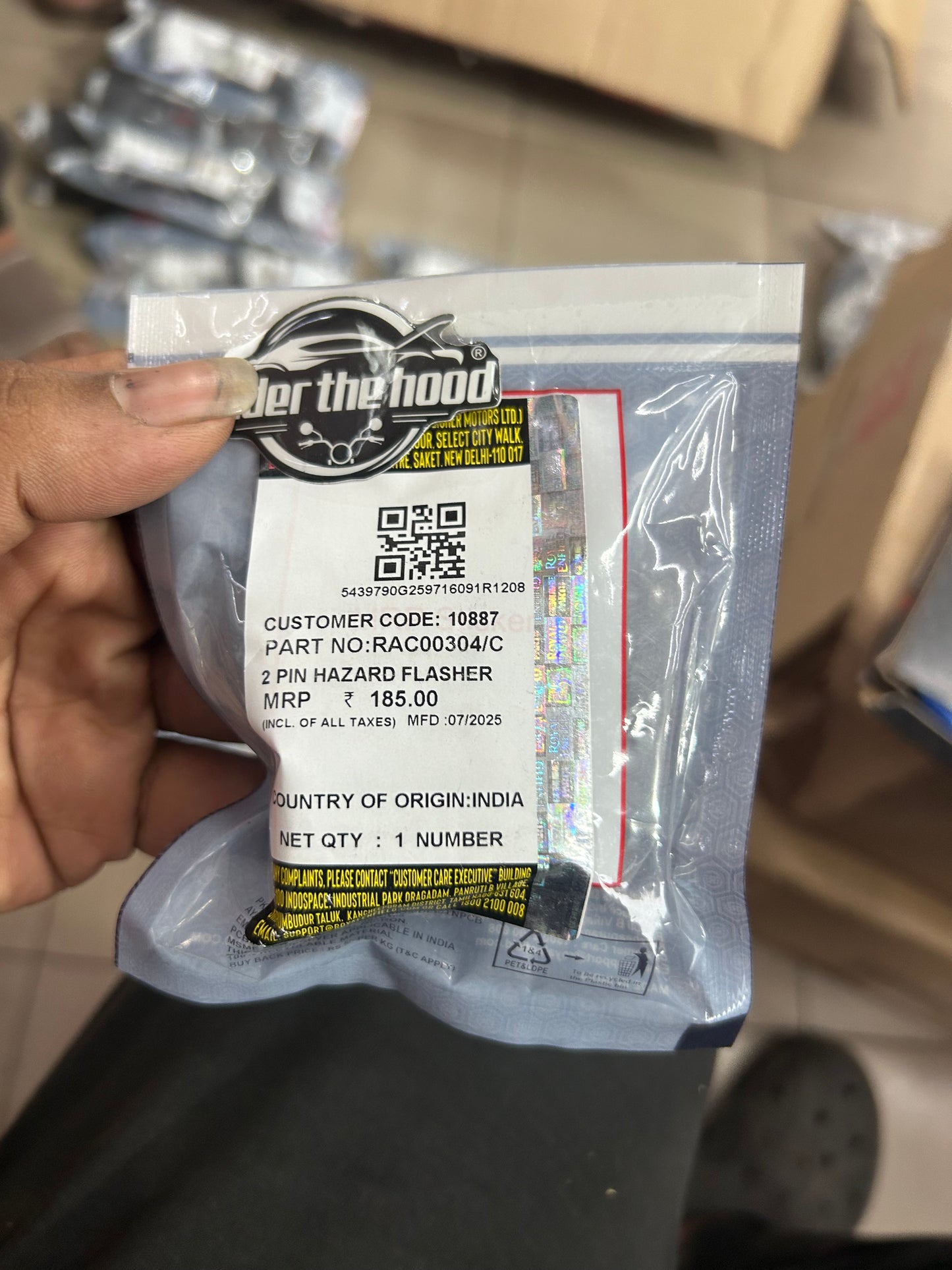 Royal Enfield 2-Pin Hazard Flasher Relay (RAC00304/C) – OEM for Meteor 350, Hunter 350 & Reborn Classic 350