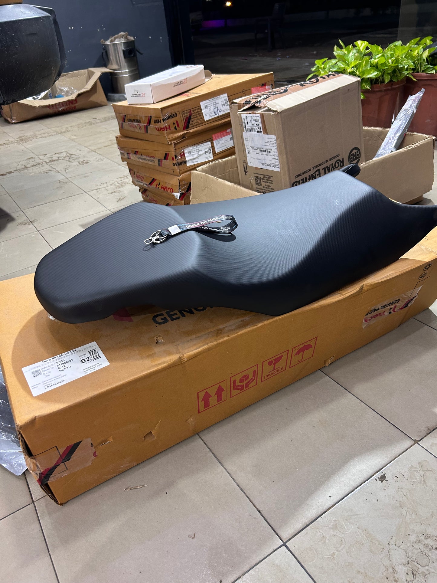 Hero Xtreme 125R One-Piece Double Seat Assembly | 77200ACL000S