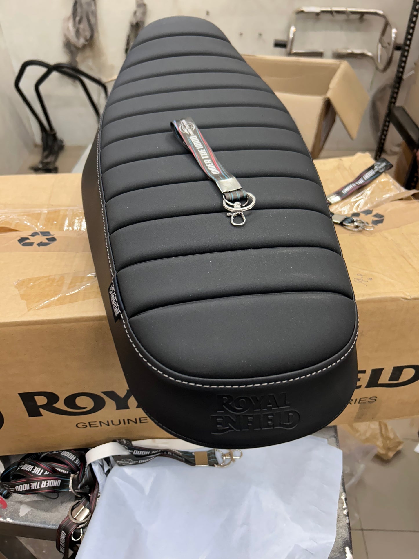 Royal Enfield Black Signature Bench Seat KXA00139 — OEM Retro-Style Seat for Hunter 350