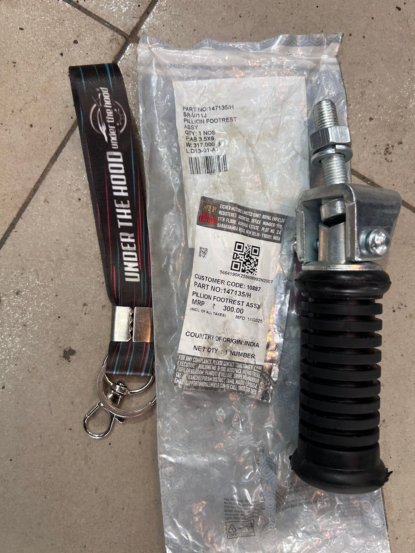 147135/H – Pillion Footrest Assembly (Complete) for Bullet 350 UCE (KS/ES), Bullet 500 UCE / Euro III–IV, Electra 350 UCE, Classic 350 UCE (same peg mount), Early Thunderbird UCE – Genuine Royal Enfield