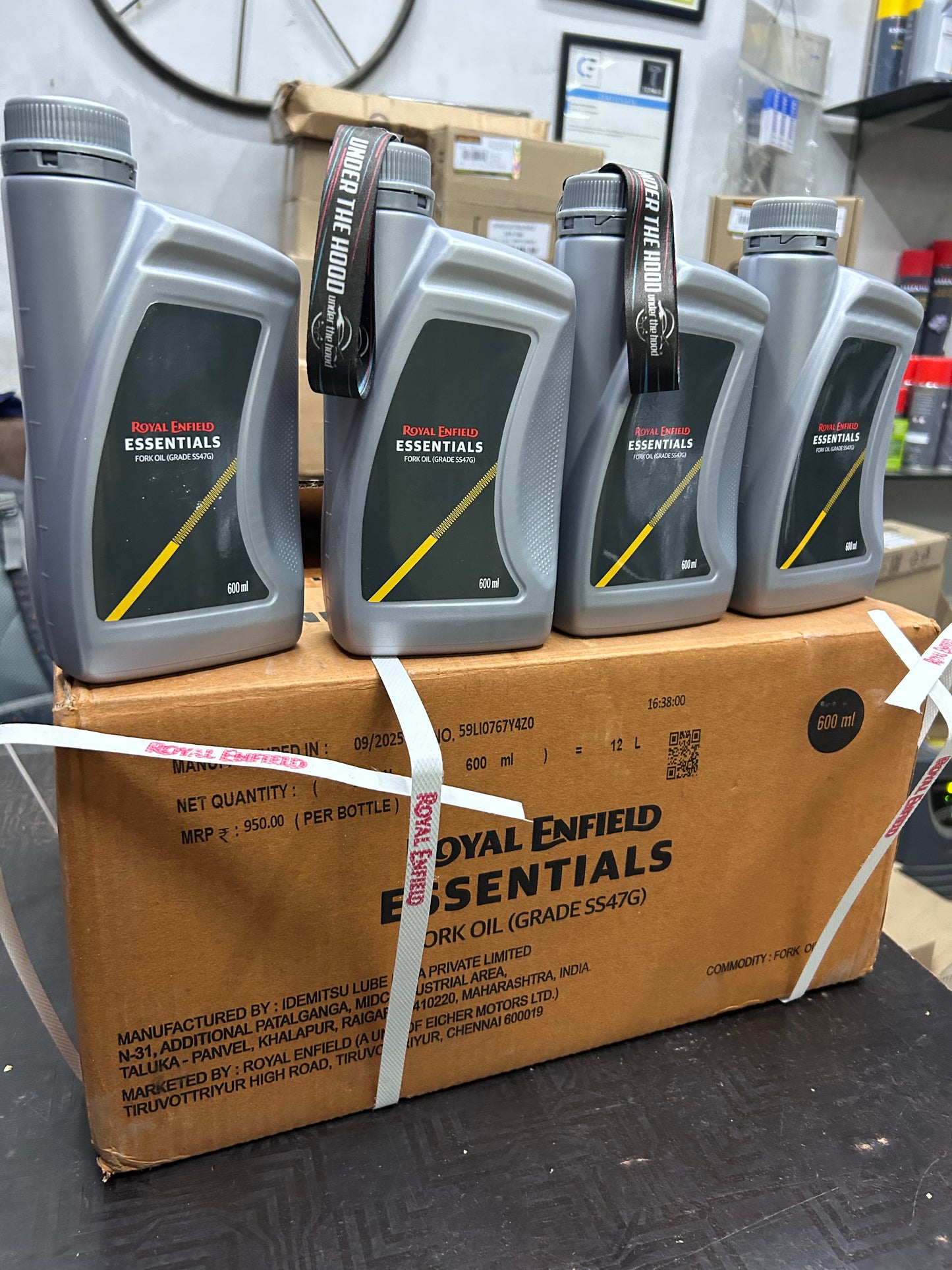 Royal Enfield 3600073 – SS-47G Front Fork Oil (Sherpa 450 & 650 Twin USD Forks – Himalayan 450 / Guerrilla 450 / Super Meteor 650 / Shotgun 650 / Bear 650)