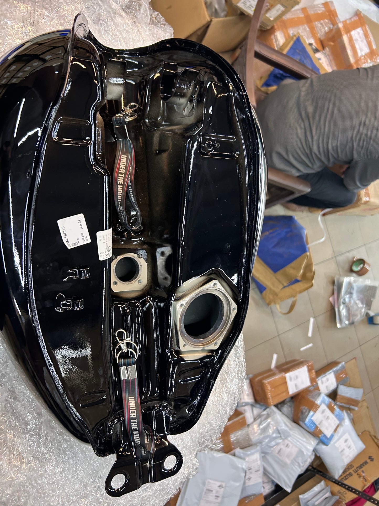 Royal Enfield 879023 - FUEL TANK W/STICKER-FLICKER -TB BVI BS4 (Painted Petrol Tank Assembly)