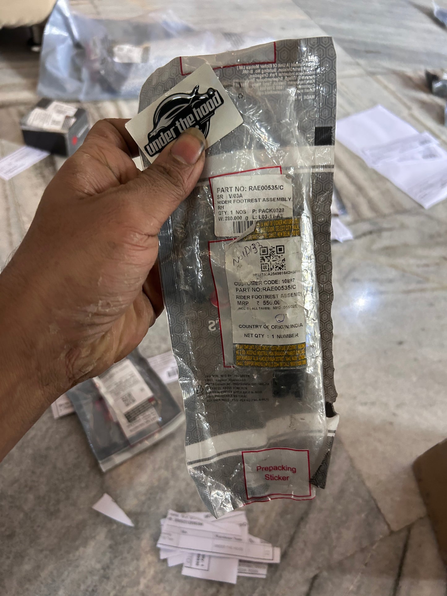 Royal Enfield Rider Footrest Assembly – Right-Hand (RH) — Hunter 350 (J-Series BS6/EU5), Shotgun 650 (EU5) — RAE00535/C (supersedes RAE00535/B)