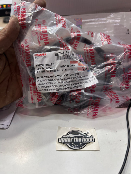 Yamaha BK7-H3975-00 – Switch Handle 2 | Genuine Right-Hand Handlebar Switch for Yamaha R15 V3, R15 V4, MT-15, FZ, and FZS