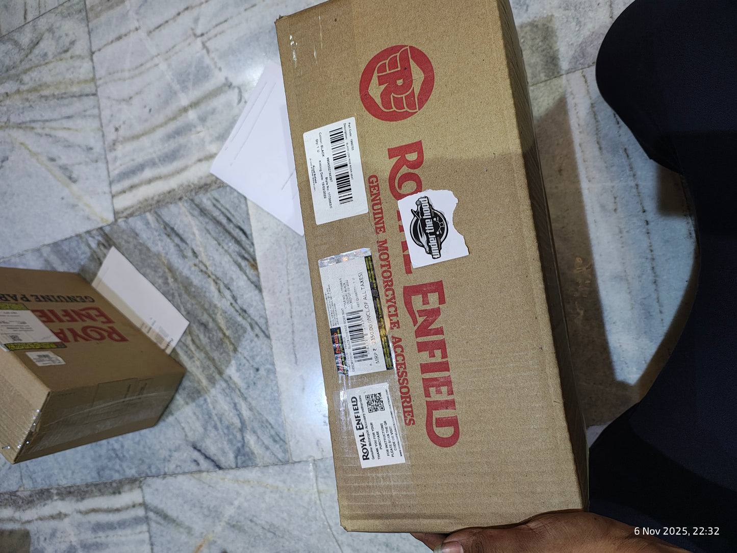 Royal Enfield 1990703 Black Low Ride Rider Seat — OEM Low Profile Seat for Classic UCE