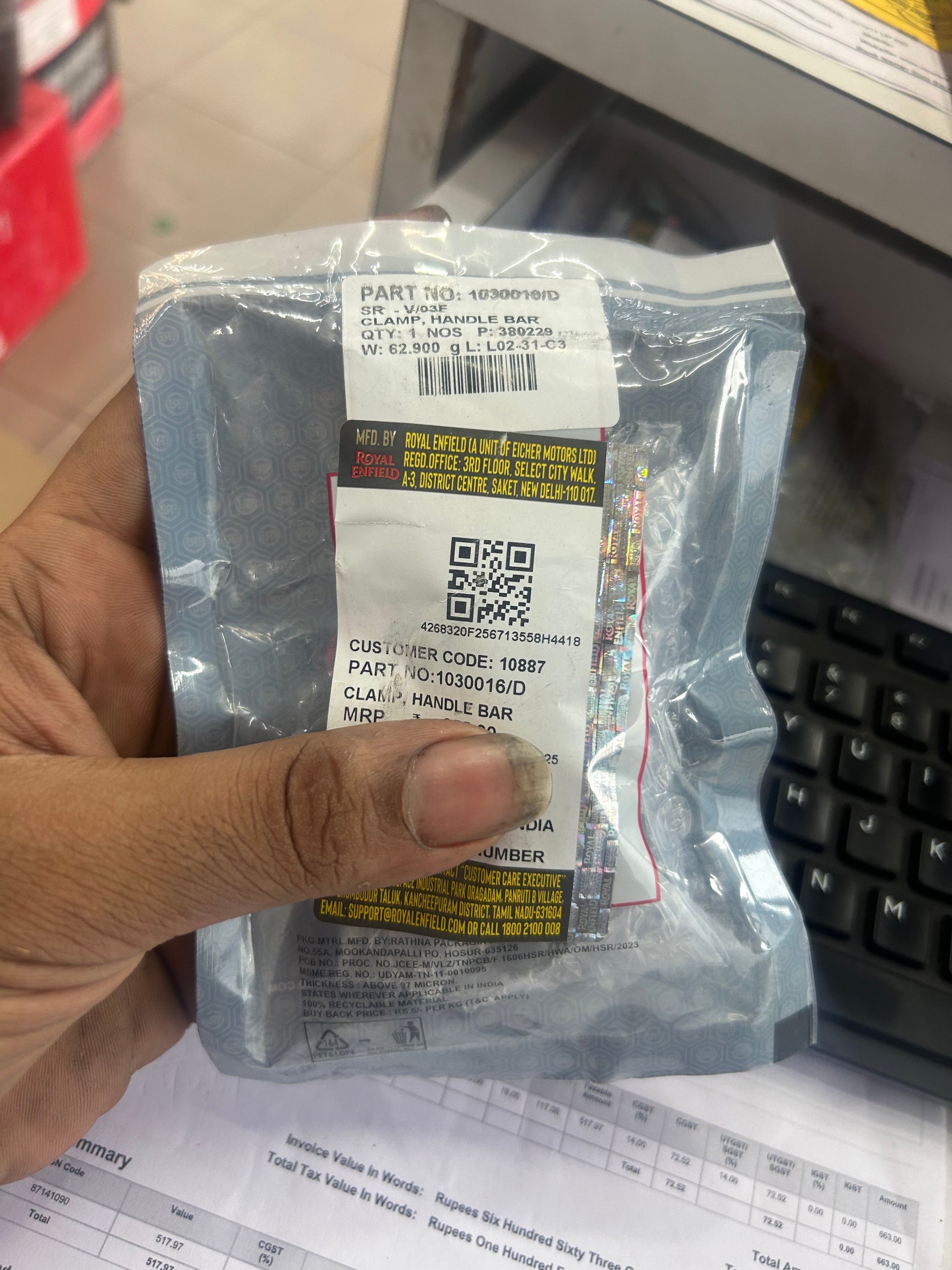 Royal Enfield 1030016/D handlebar clamp pair for Interceptor 650 OEM