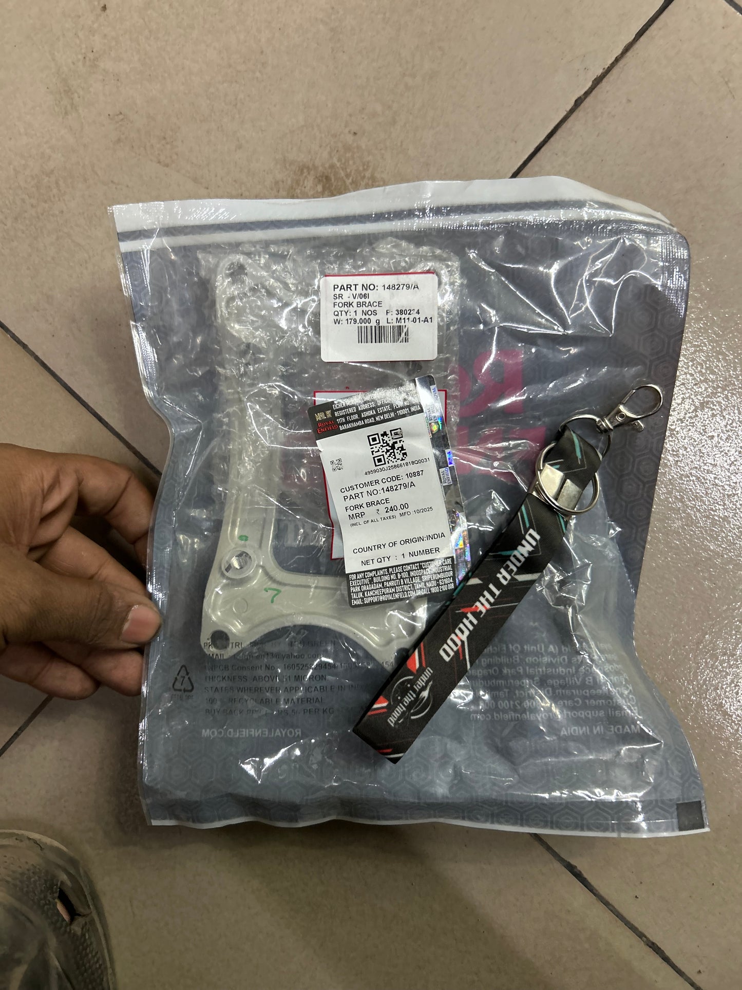 148279/A – Fork Brace, Silver (Front Mudguard/Fork Stay) for Royal Enfield Interceptor 650 & Continental GT 650 – Genuine OEM