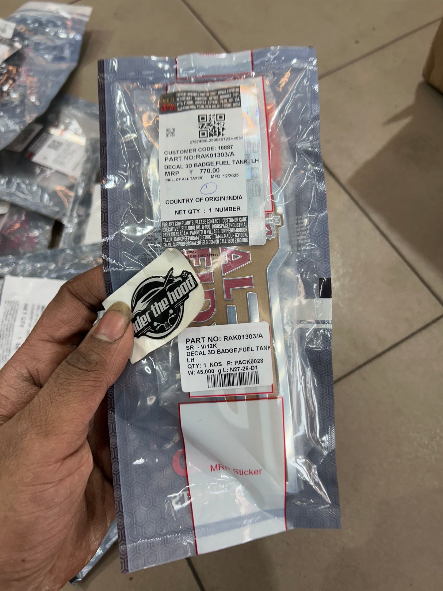 Royal Enfield RAK01303/A – 3D Fuel Tank Badge (LH) for Bullet 350 J-Series – Standard Black & Standard Maroon – Genuine OEM