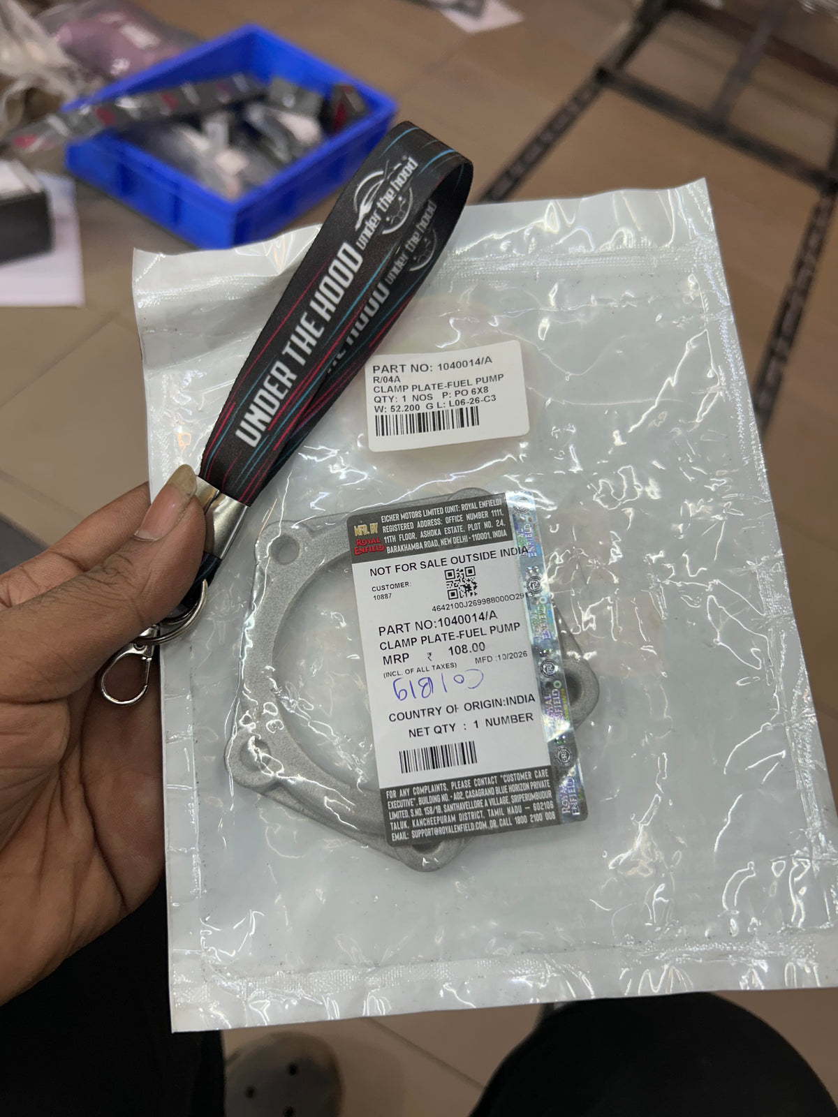 1040014/A Royal Enfield Clamp Plate – Fuel Pump | Thunderbird 500 BSIV | Genuine OEM