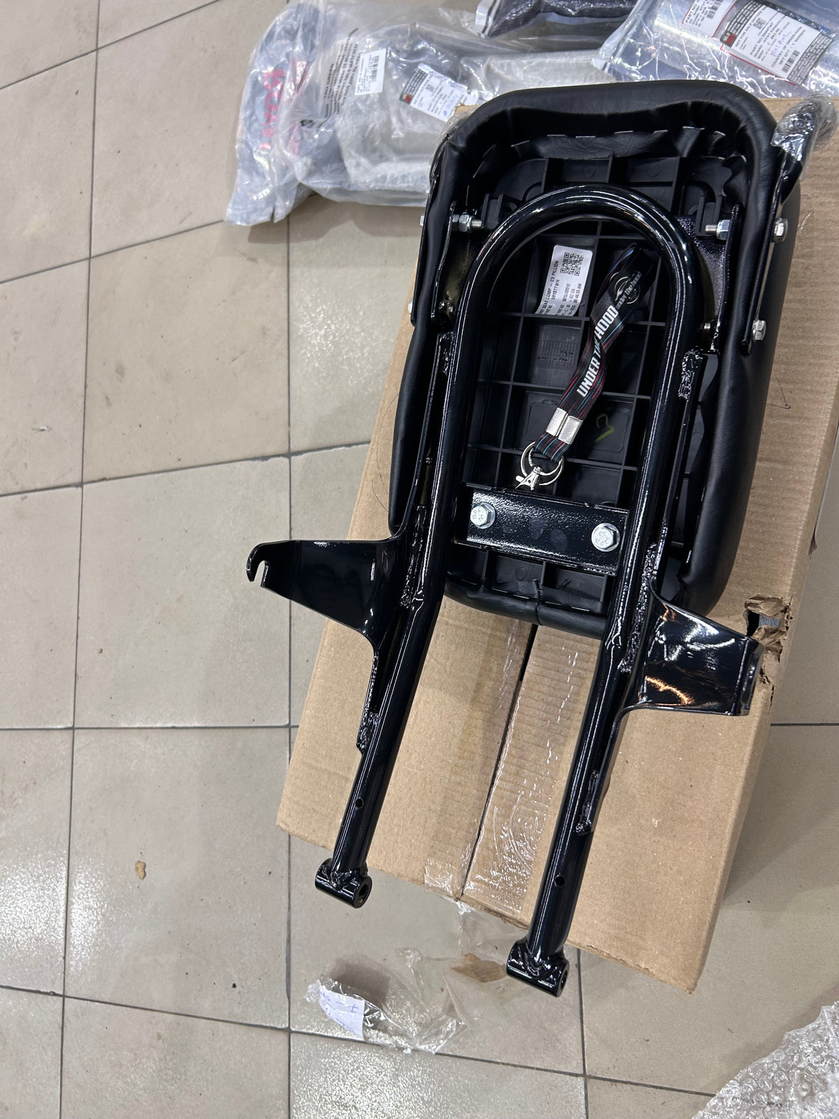 Genuine Royal Enfield Classic 350 UCE / Classic 500 EFI C5 Black Pillion Passenger Seat Sub-Assembly – 597447