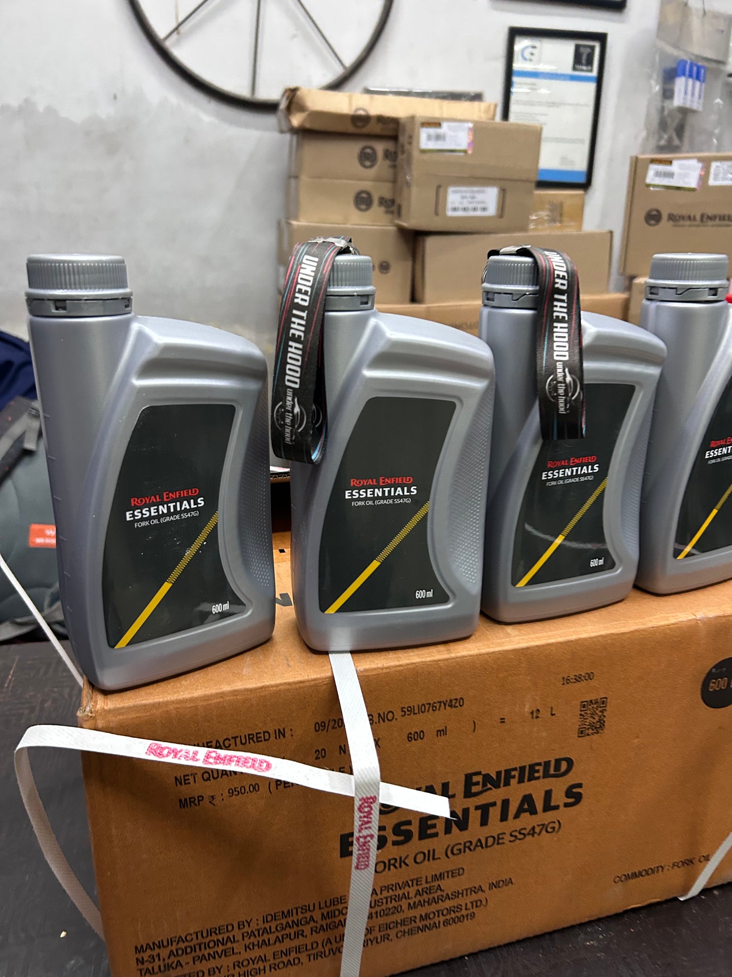 Royal Enfield 3600073 – SS-47G Front Fork Oil (Sherpa 450 & 650 Twin USD Forks – Himalayan 450 / Guerrilla 450 / Super Meteor 650 / Shotgun 650 / Bear 650)
