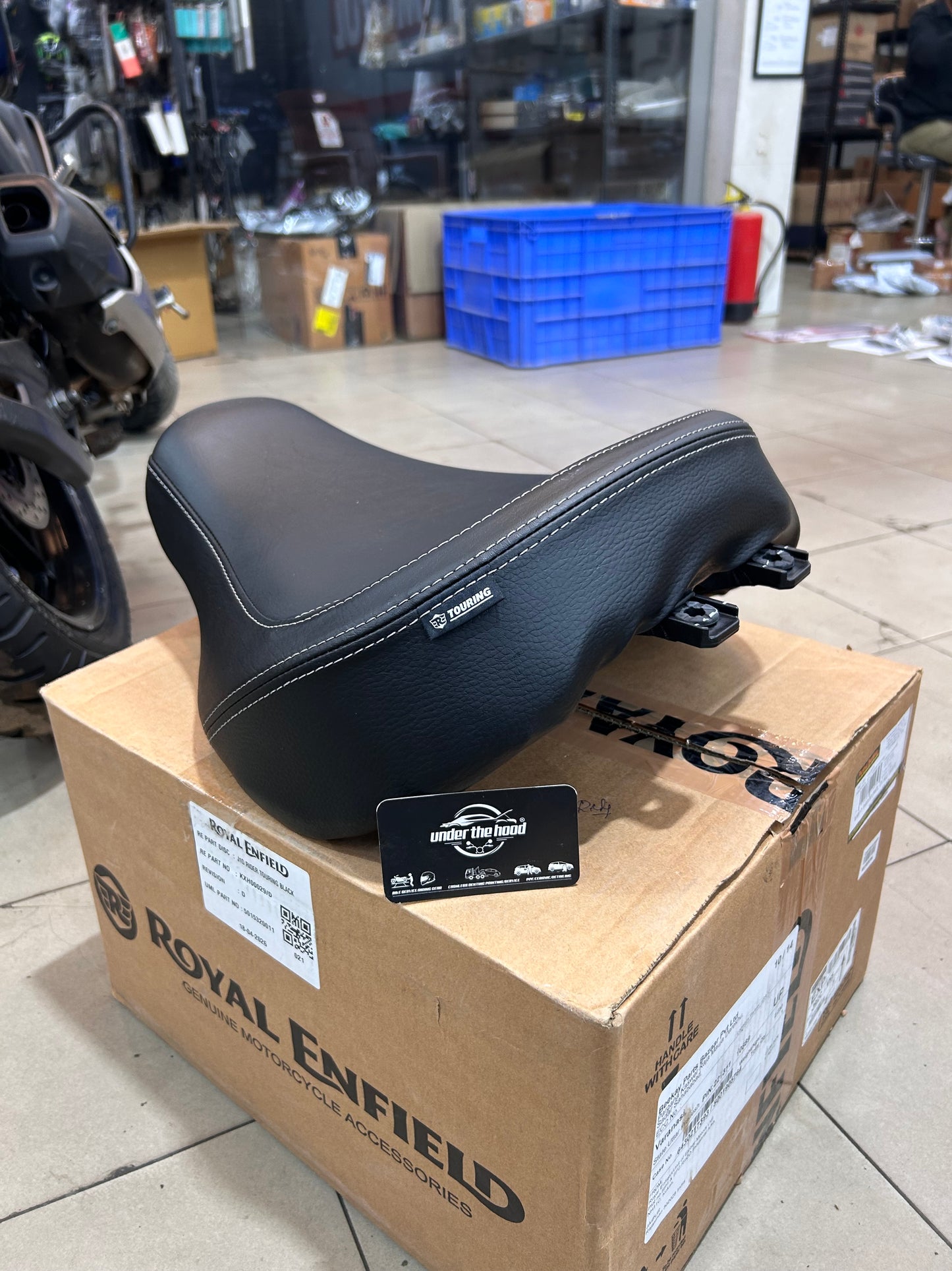 Black Touring Rider Seat for Meteor 350 – Genuine Royal Enfield KXA00073