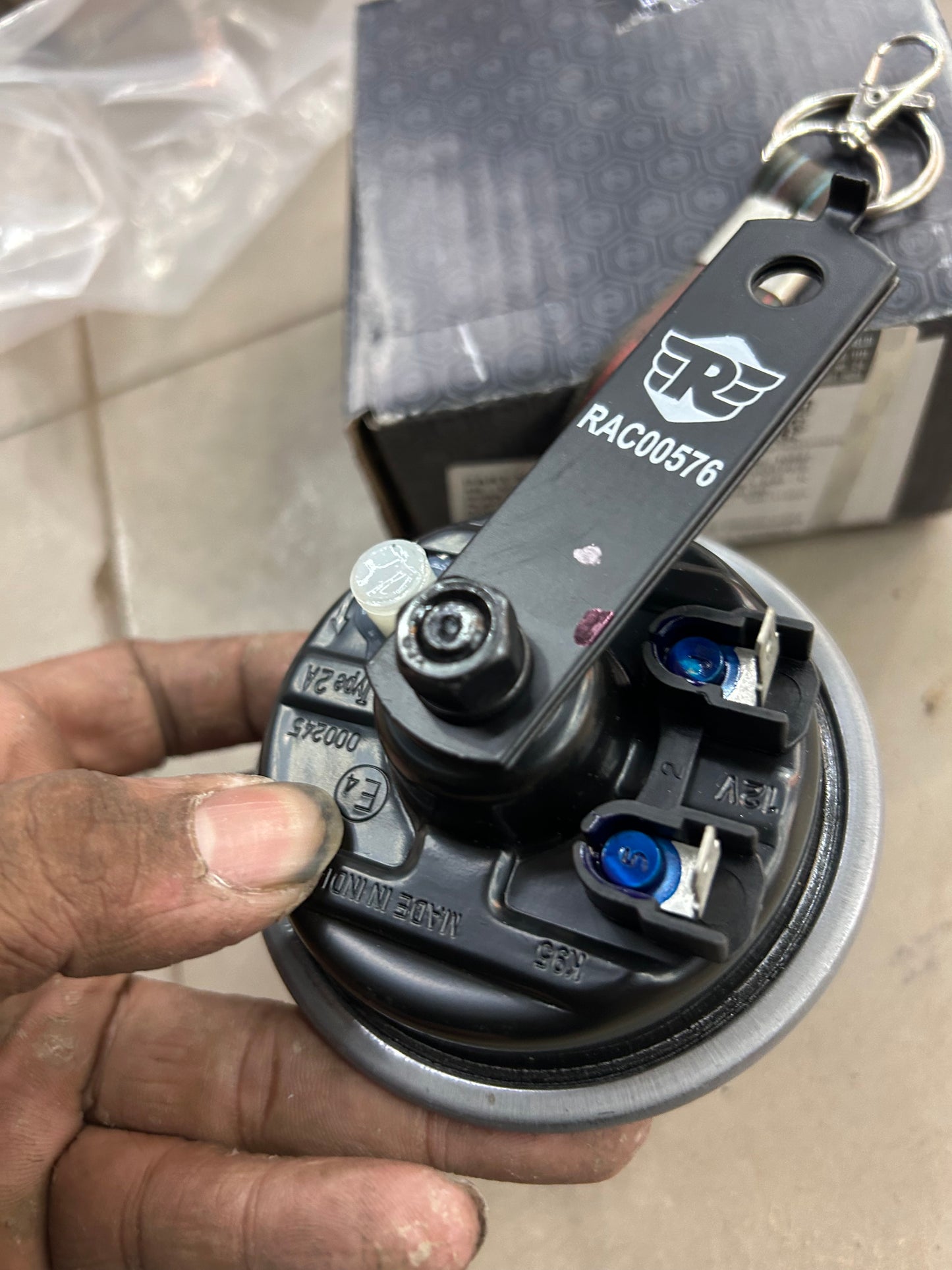 Royal Enfield RAC00576/E – Horn Assembly K95 (H450 / K-Platform) – Genuine OEM for Himalayan 450 & Guerrilla 450