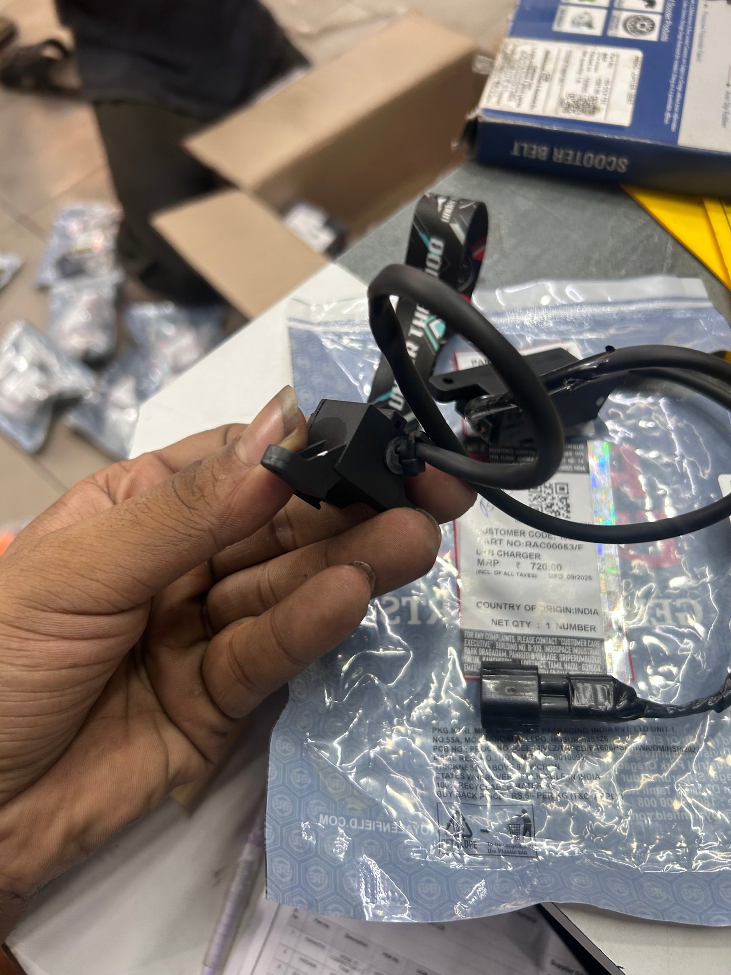 Royal Enfield RAC00053/F – OEM USB Charger (Handlebar) for Classic 350 Reborn, Meteor, Bullet 350, Hunter 350 J-Series & Retrofit Upgrade for Older Models