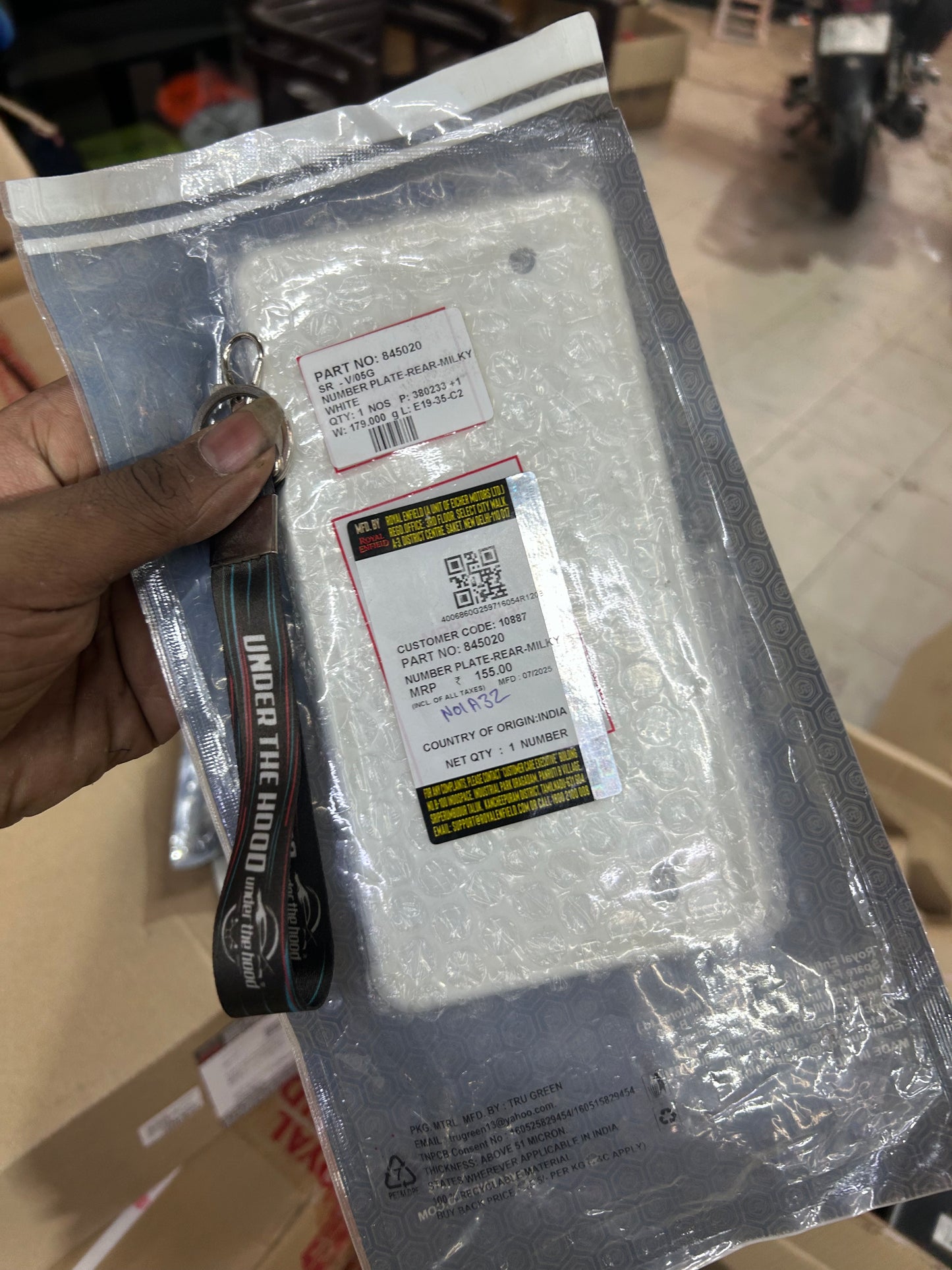 845020 – Rear Number Plate Assembly (Milky White) for Royal Enfield Thunderbird 350 / Thunderbird 500 (NTB, UCE) & Continental GT 535 – Genuine OEM