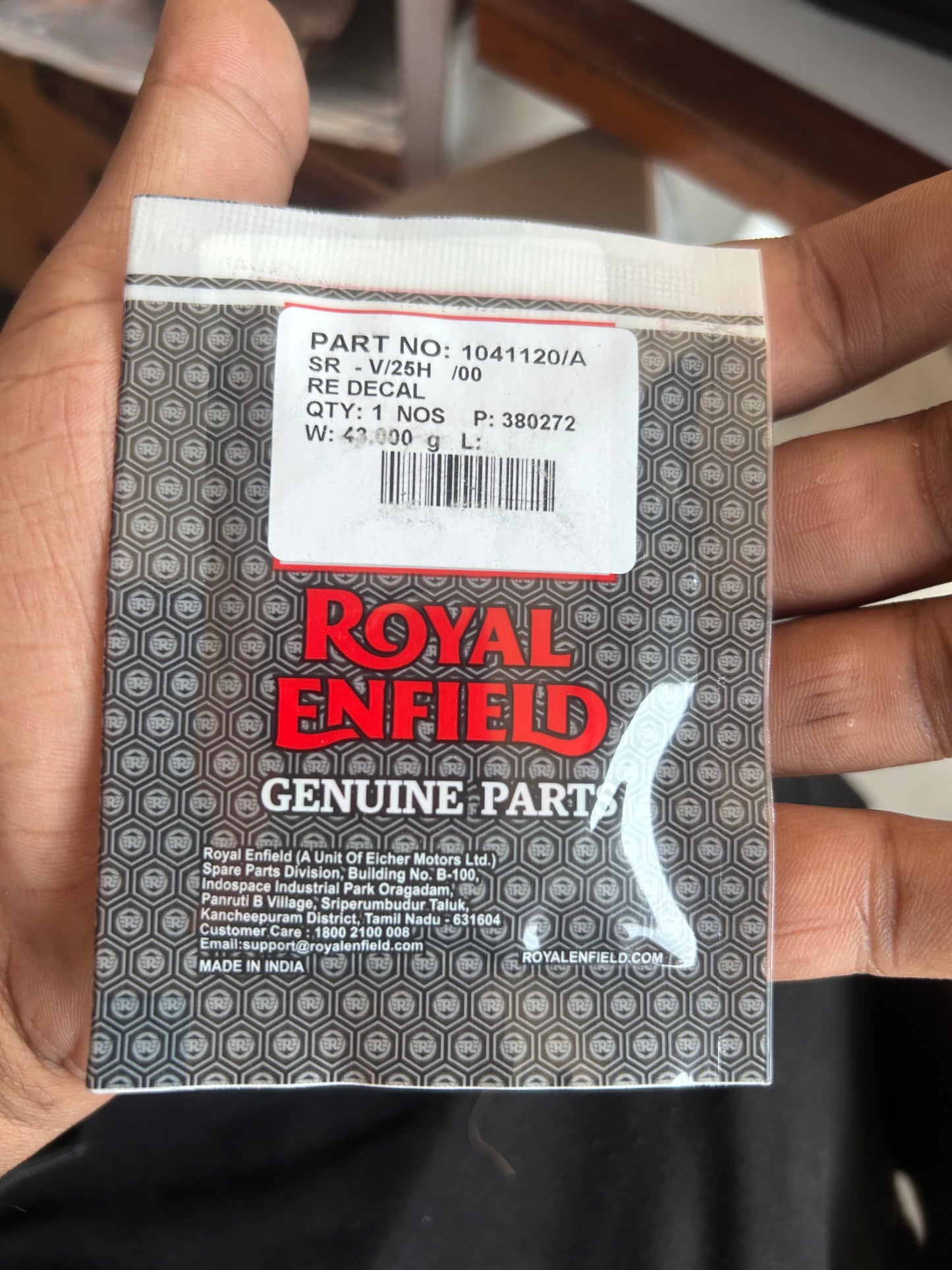 Royal Enfield 1041120/A – Tank Decal Badge (Green-Gold, “Made Like a Gun”) – Classic 350 BS4