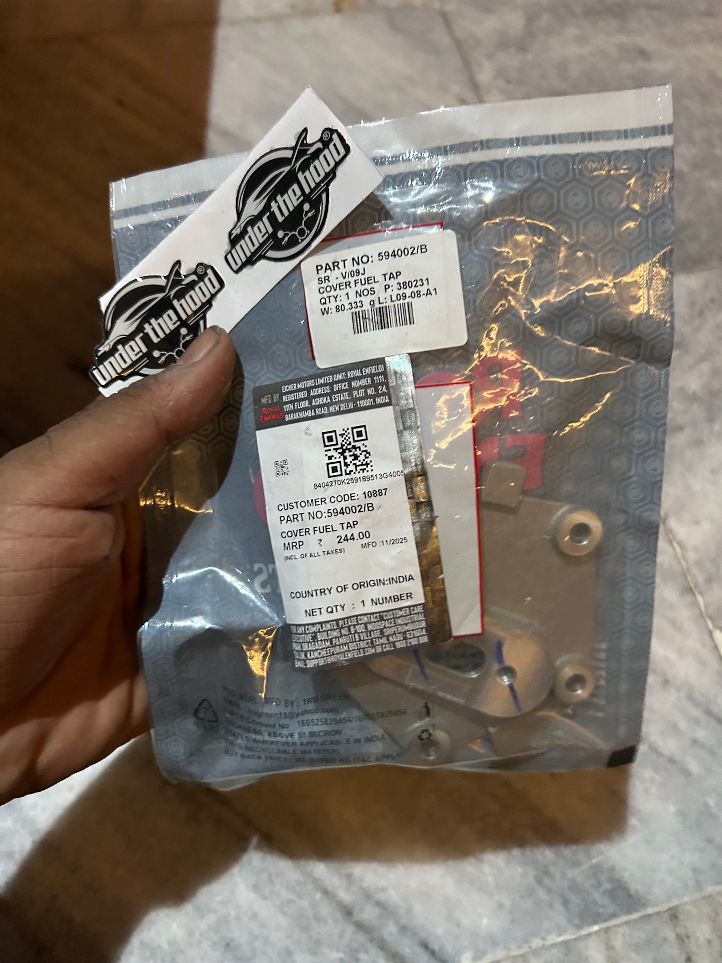 594002/B – VT31 Cover, Fuel Tap (Fuel Cock Protective Cap) for Thunderbird 350 / Thunderbird 500 / Thunderbird 350X / Rumbler 500 / Classic 350 UCE / Classic 500 UCE / Continental GT 535 – Genuine Royal Enfield