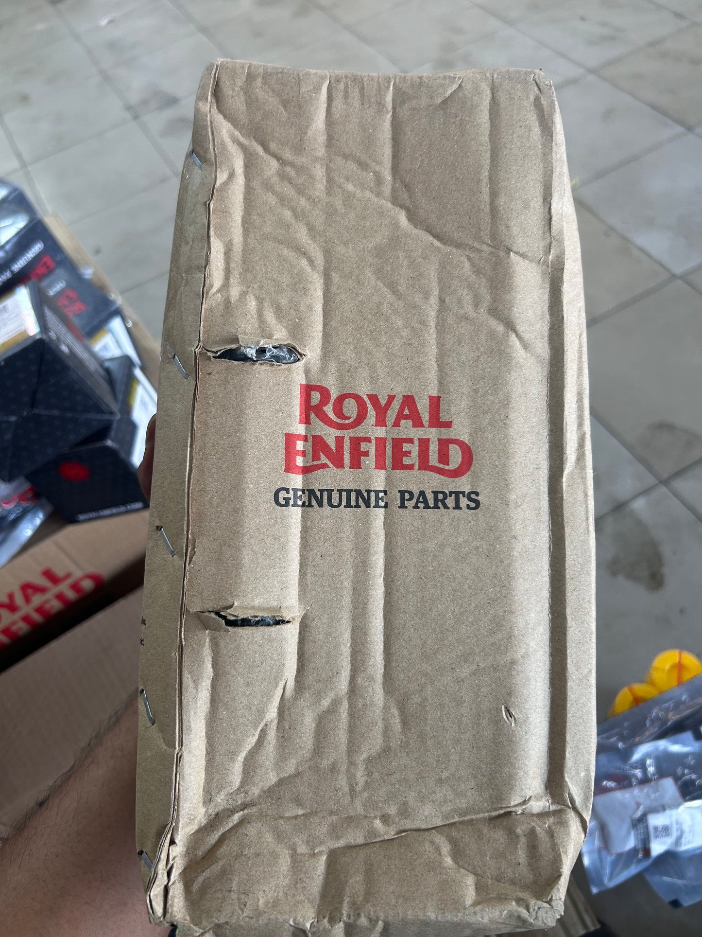 Royal Enfield 1100195/E – Seat Mounting Bracket (Black) for Classic 350 J SERIES BS6
