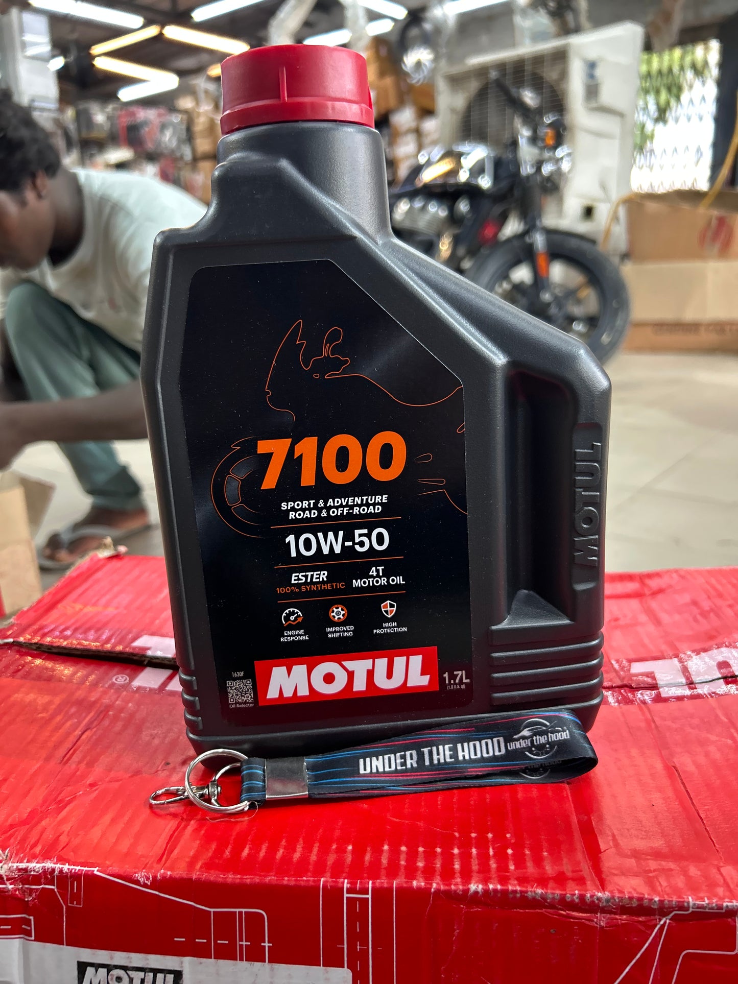 Motul 7100 4T 10W-50 Engine Oil (API SP, JASO MA2) – 100% Synthetic Ester – 1L / 1.5L (Select Pack Size)